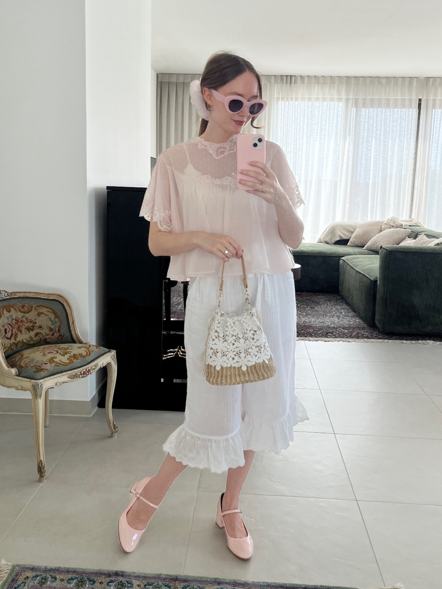 Soft feminine look 🩷 currently wearing these pants on repeat 🤍

#LTKFindsUnder50 #LTKStyleTip #LTKSeasonal