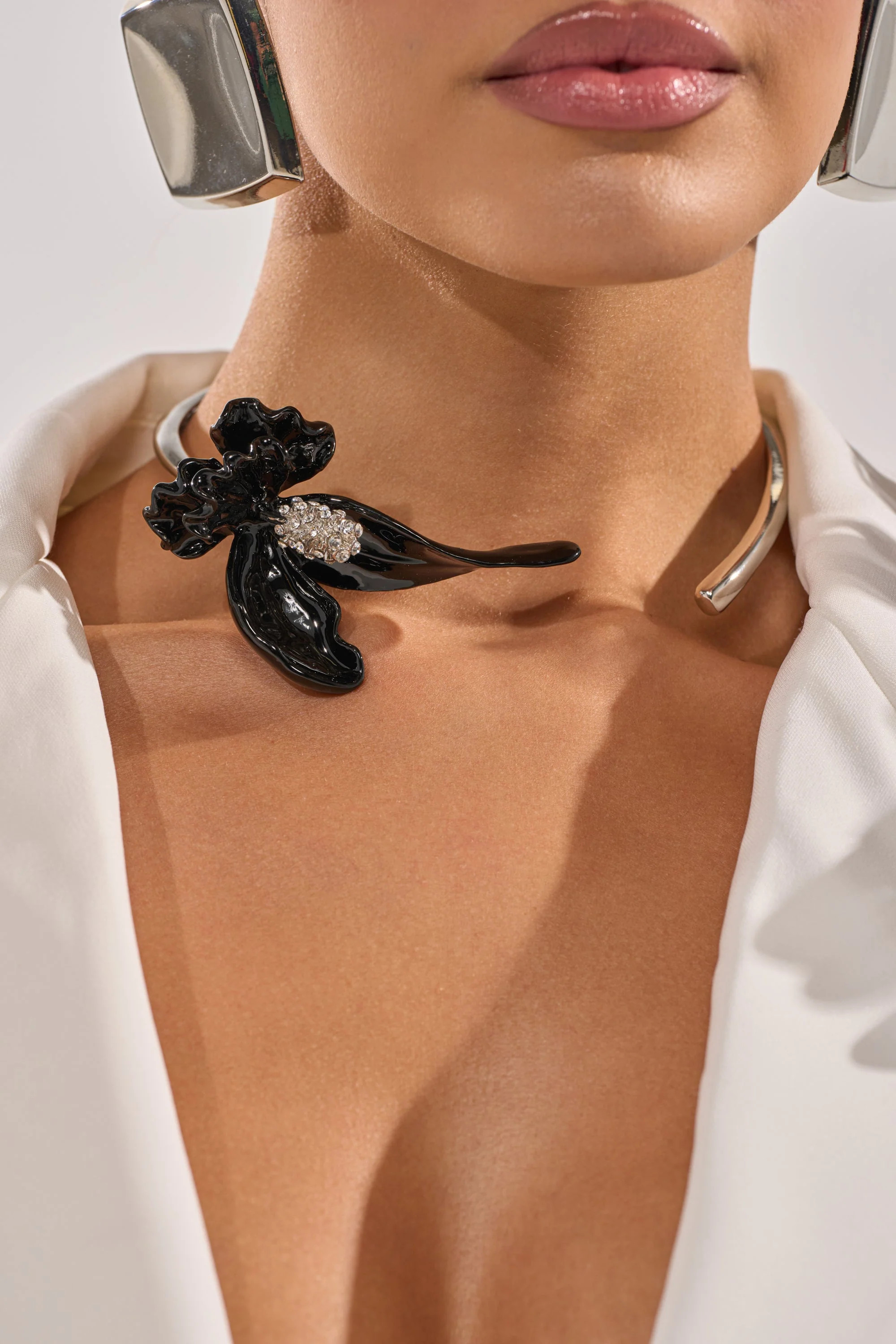 AKIRA Full Bloom Necklace | Black | AKIRA