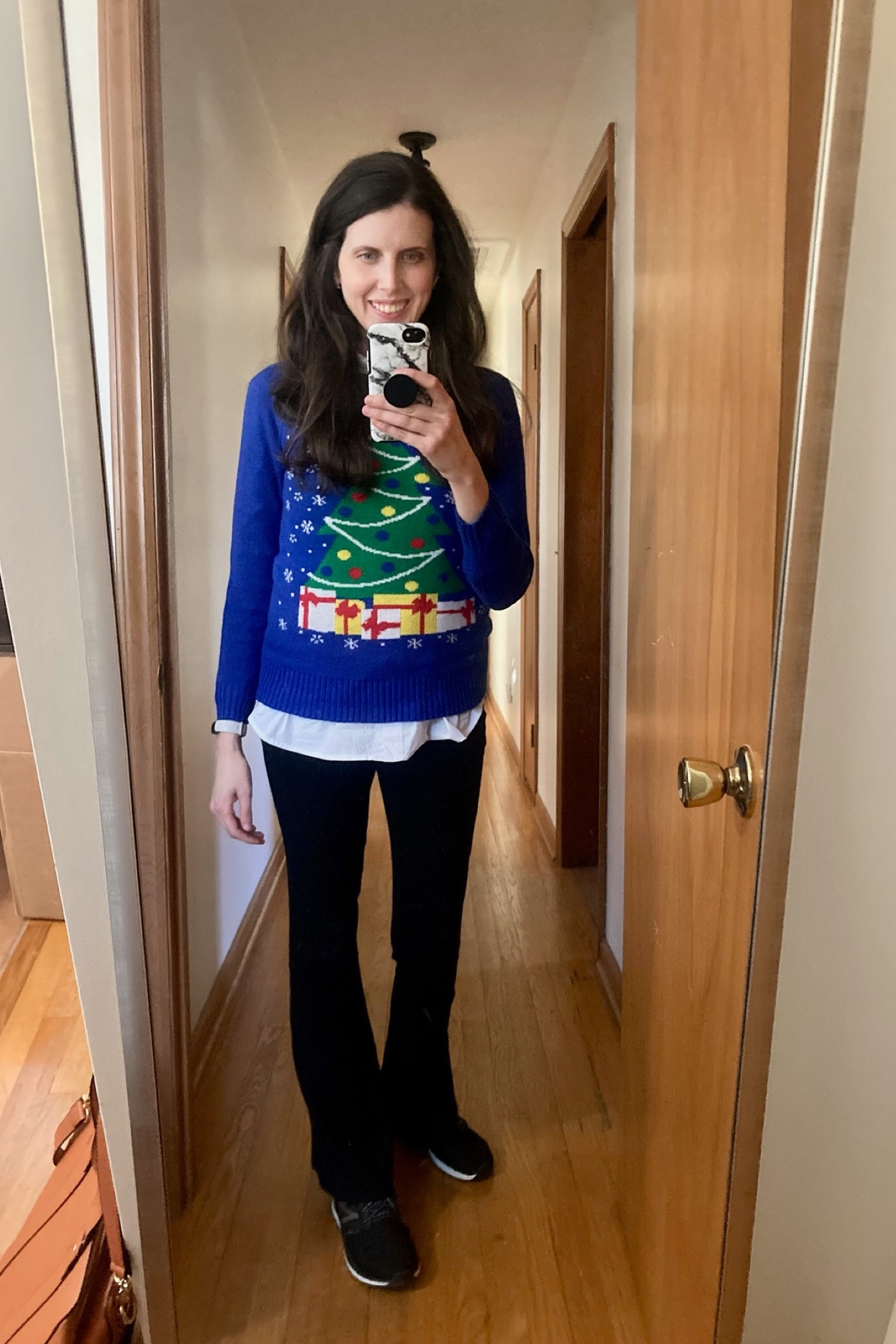 Casual outfit for last minute shopping 🎁🎄

Christmas sweater, Christmas outfit, holiday outfit, holiday party

#LTKSeasonal #LTKHoliday #LTKfindsunder50