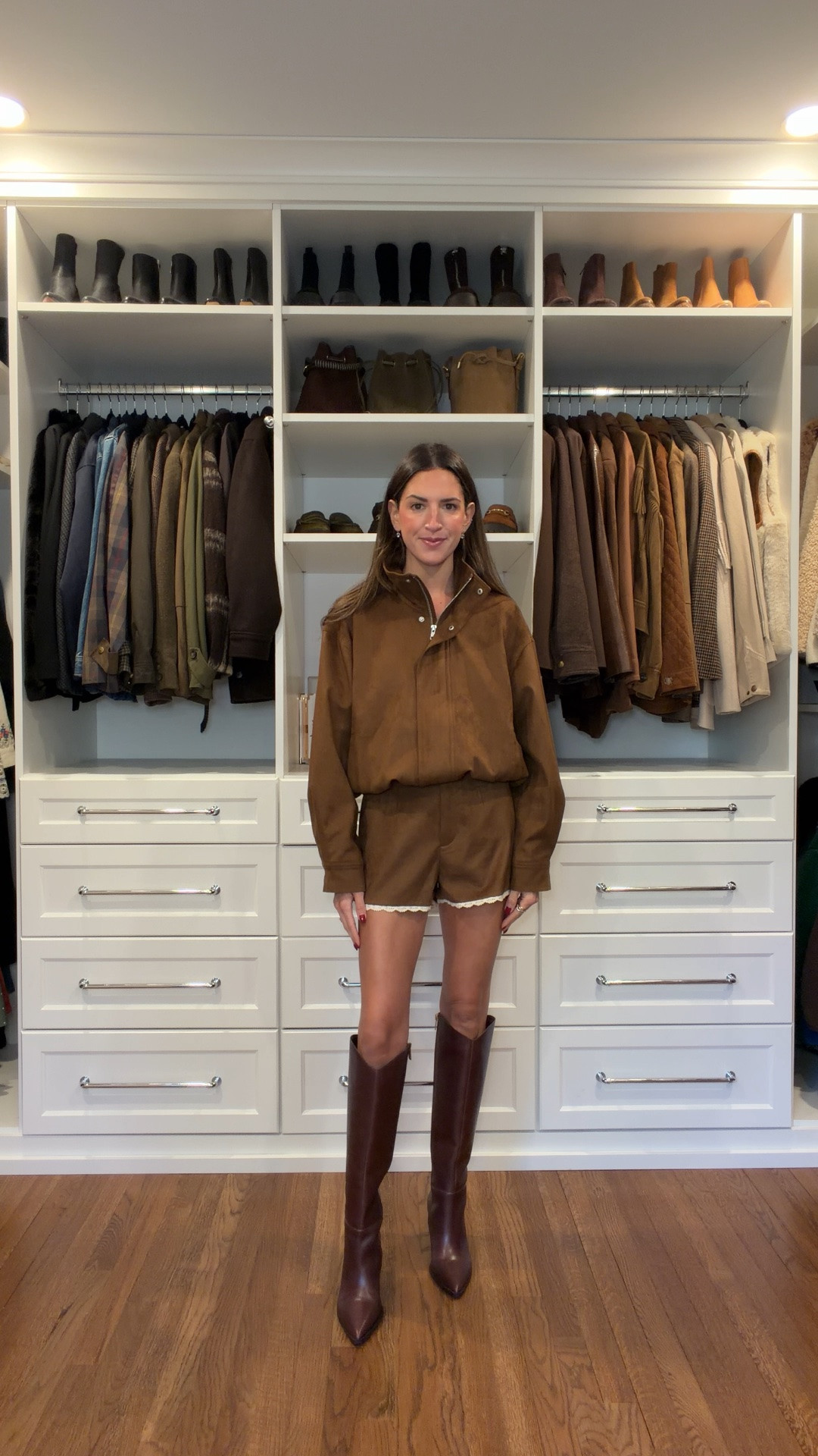 Vince camuto Family & Friends event is here! 30% off sitewide including my favorite boots @vincecamuto #vincecamutopartner #ad