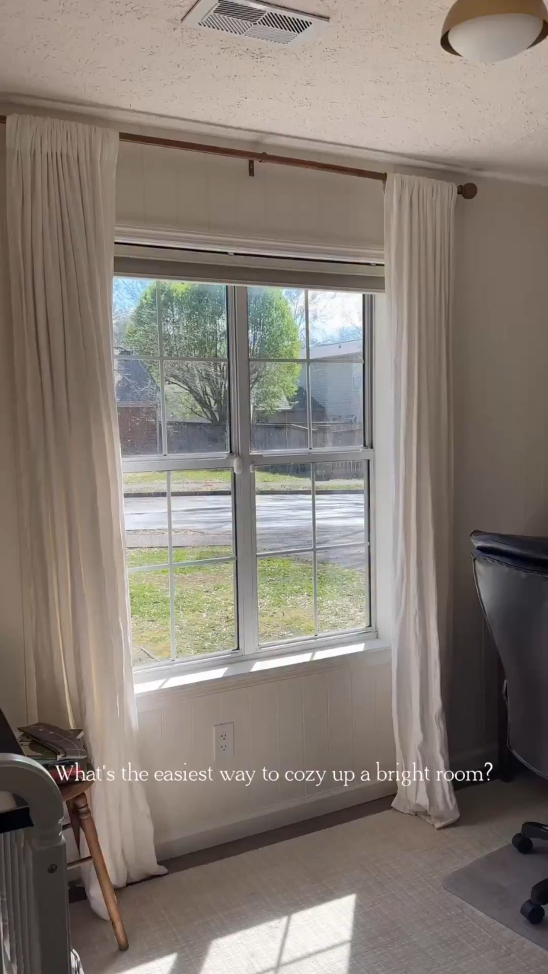 Proof that one small detail can warm up a whole space! Adding these plaid, pleated curtains to my husband’s home office brought in just the right amount of warmth—— a little more cozy, a touch of masculinity, and so much more lived in compared to the stark white we had before. It feels more like his space now, while still flowing with the rest of our home. 

Save this idea for your next room refresh! Pattern truly can add so much character to an otherwise bland space.
⠀⠀⠀⠀⠀⠀⠀⠀⠀
Would you go for something like this, or do you always stick with solids? @twopagescurtains #TWOPAGESChallenge #TWOPAGESGlowUp