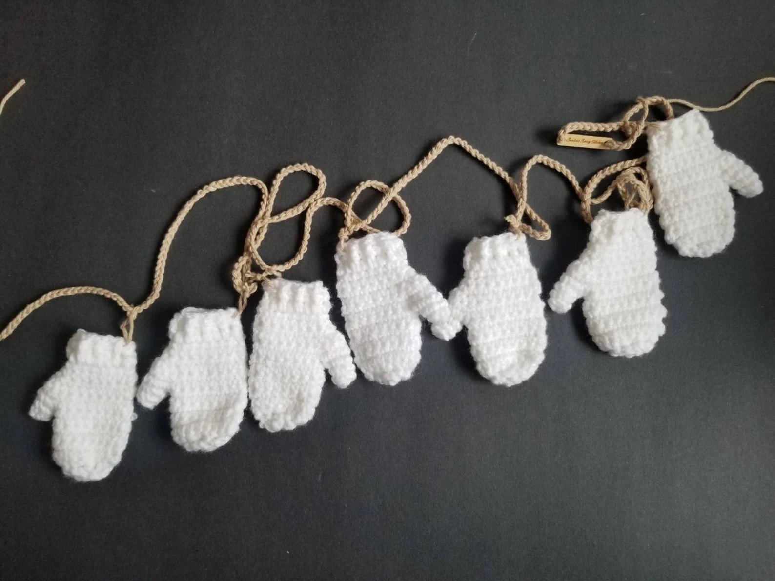 White Mitten Garland made to Order / Mitten Mantle Decor / White Christmas Garland / White Weddin... | Etsy (US)