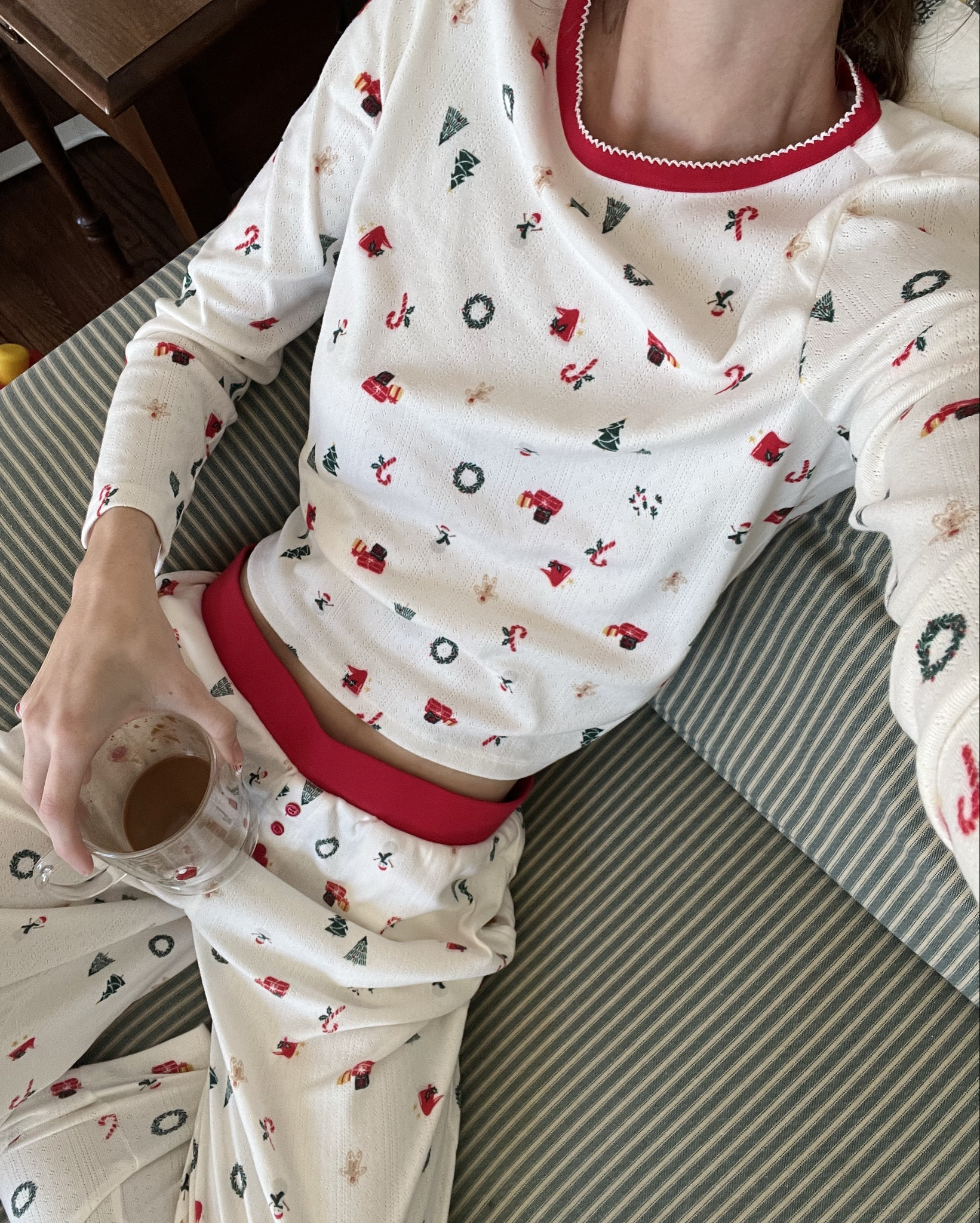 christmas pajamas are out for the season!! can’t believe these are under $20 🎄 soooo soft!! wearing an XS for reference 

#LTKFindsUnder50 #LTKSeasonal #LTKHoliday