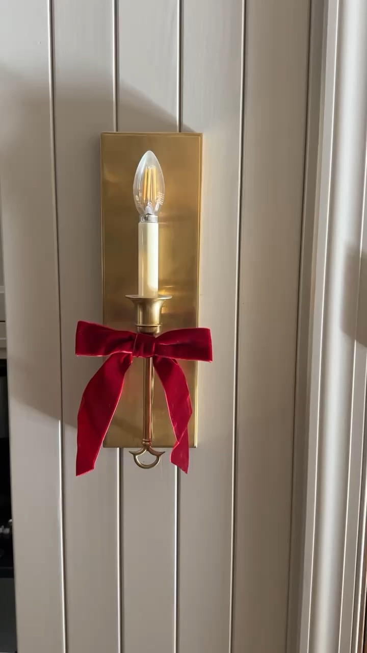 Kitchen is all dressed up with nowhere to go 😆 a litttllleeee early on the Christmas decor, but I couldn’t help myself with these red velvet clip on bows from Anthropologie 

#LTKHoliday #LTKHome #LTKSeasonal