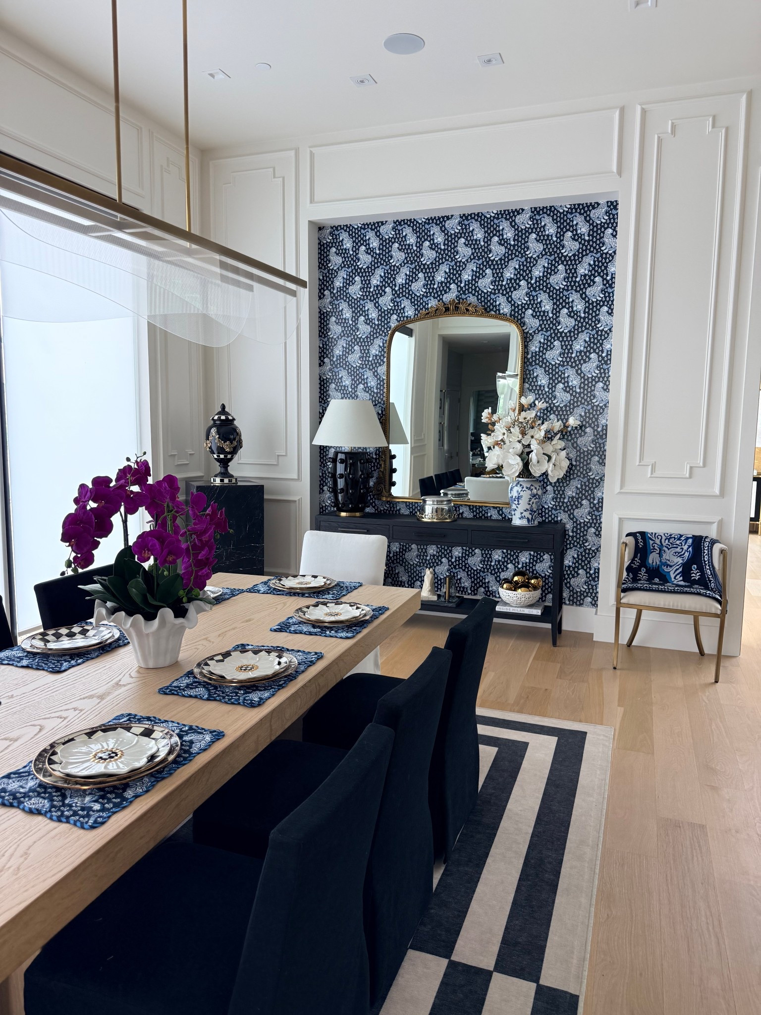 Spring console dining decor

#LTKHome #LTKSeasonal #LTKdayinmylife