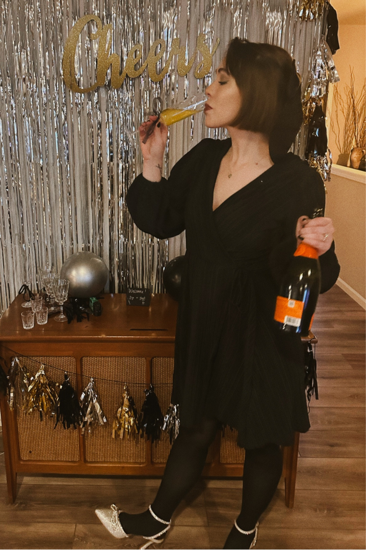 Cheers to 2024🍾🍸


#LTKSeasonal #LTKparties #LTKHoliday