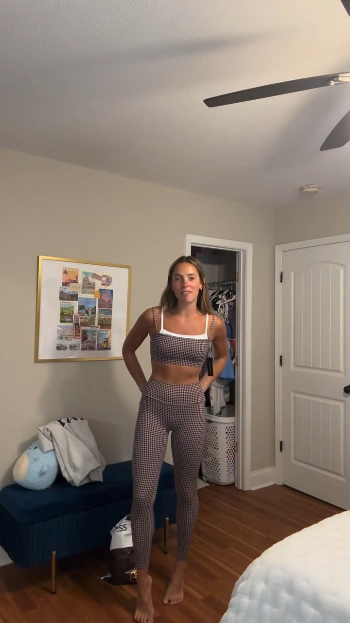 Abercrombie just restocked this set & its 20% off!!!

#LTKActive #LTKFindsUnder100 #LTKFindsUnder50