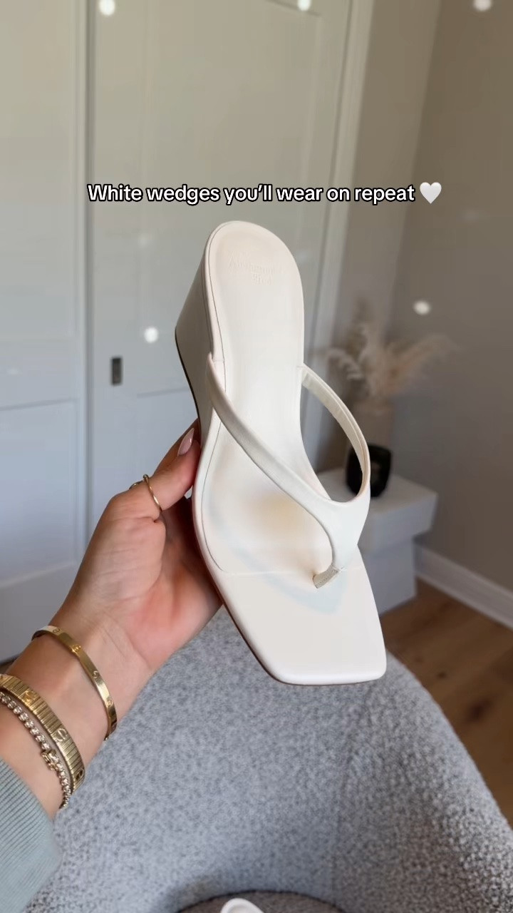 The perfect white wedge for every outfit ✨🤍 I will have these on my LTK. 

@abercrombie