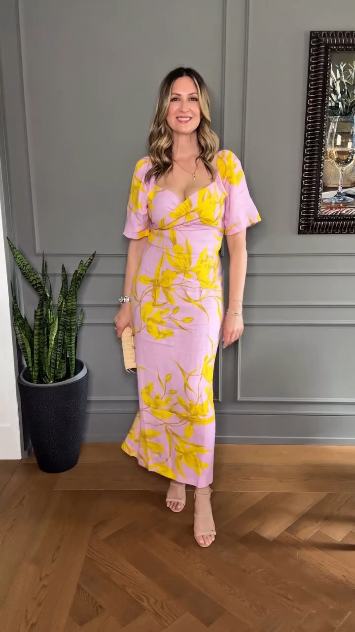 Linen dresses on summer repeat. This one is from @bananarepublic.

#summeroutfitideas #linendress #linendresses #linenclothing #summerdresses👗