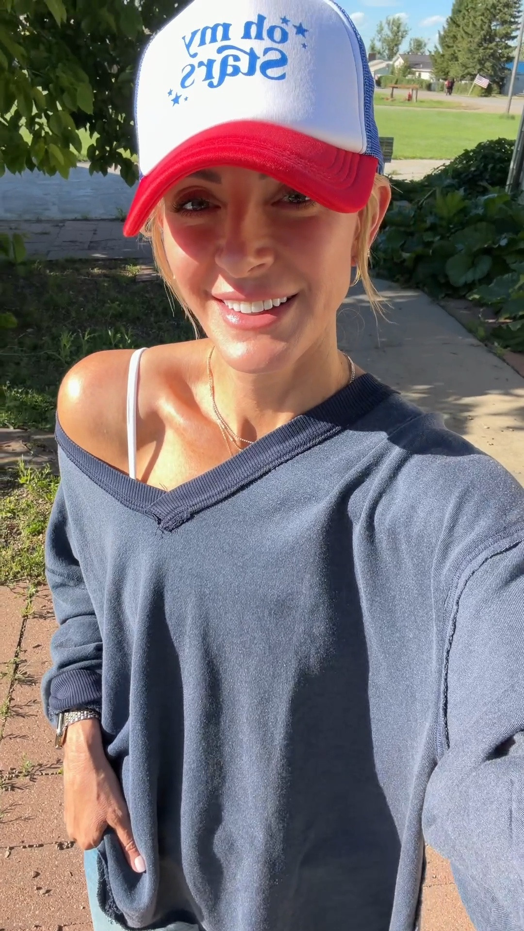 Sweatshirt runs big. I’m wearing a small. It’s a perfect layering piece. Available in tons of colors!