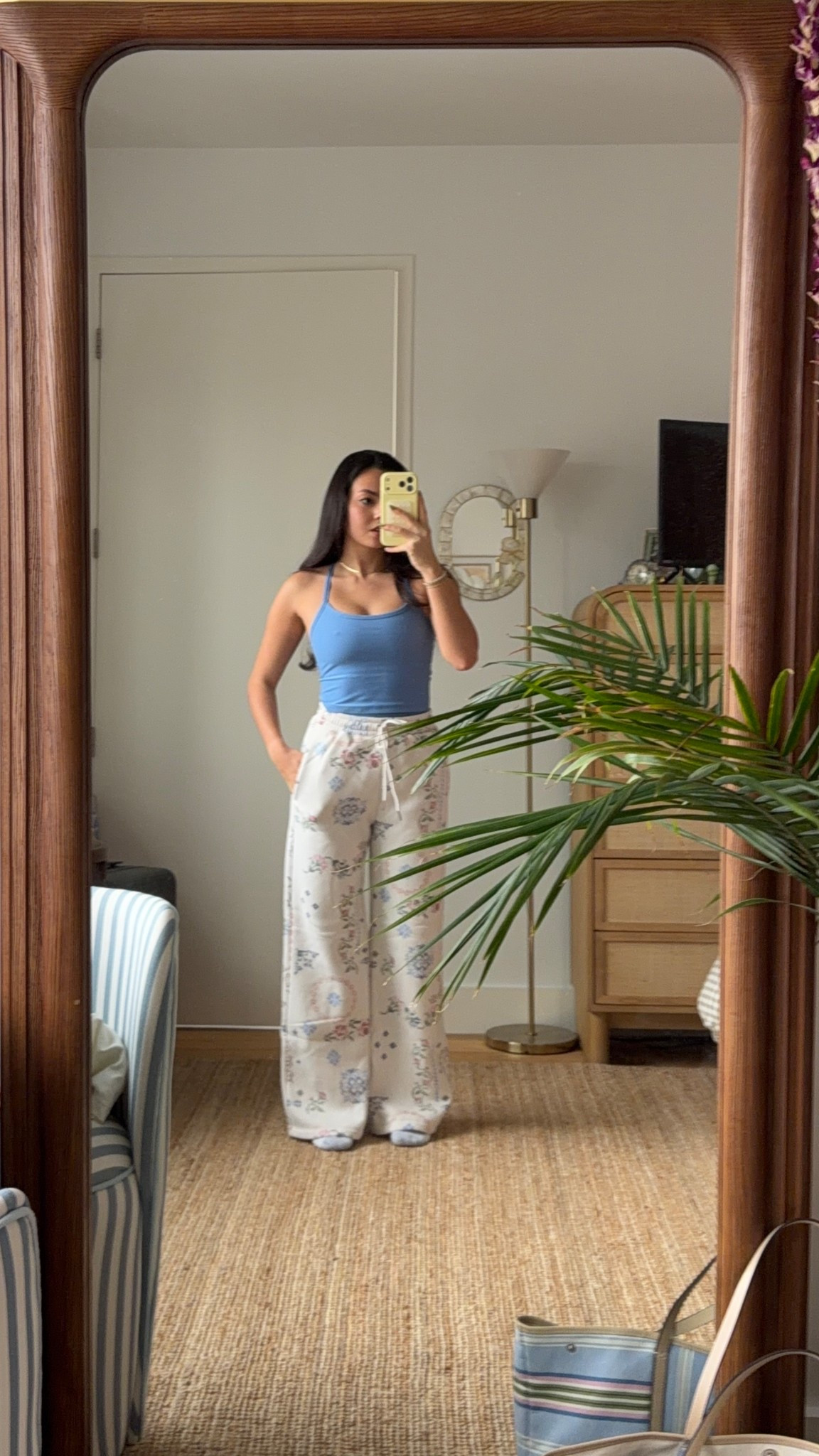 The comfiest and cutest sweatpants I’ve ever worn… the High Rise Sunday Wide Leg in Light Sand!! 💛