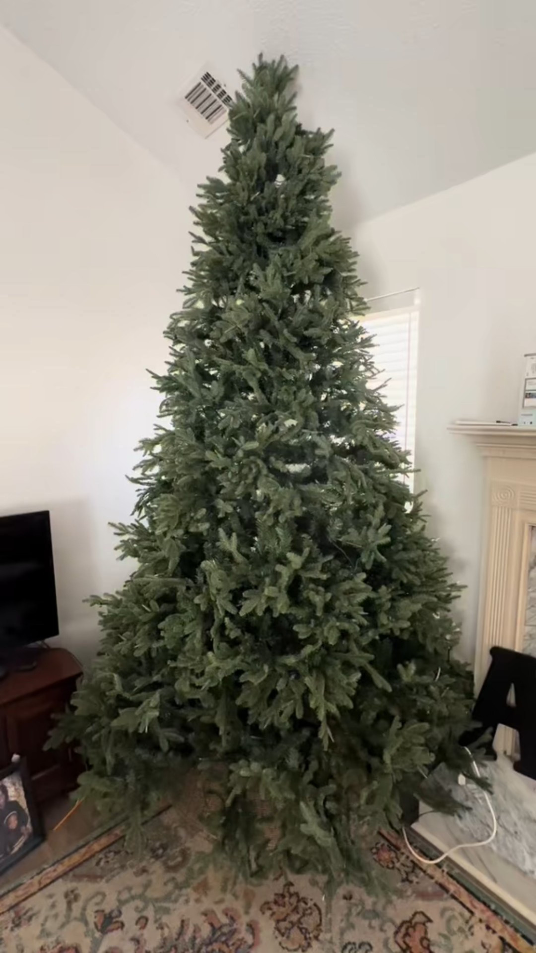 Stop playing Tetris with your holiday decor! I finally found a 300-gallon storage tote that fits my 9ft, 7ft, and 4ft trees PLUS all my wreaths and garlands—with room to spare. No more squishing branches or losing ornaments in the attic. This heavy-duty bin keeps everything dust-free and organized in one spot.
Shop my entire holiday organization setup at the link in my bio! 🔗 #LTKhome #holidaystorage #christmasdecor #organizationhacks #getorganized #storageideas #christmastree #cleaningmotivation

#LTKmomlife #LTKSeasonal #LTKHome