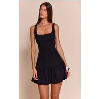 Black Sleeveless Straight Neck Shift Dress | PrettyLittleThing US