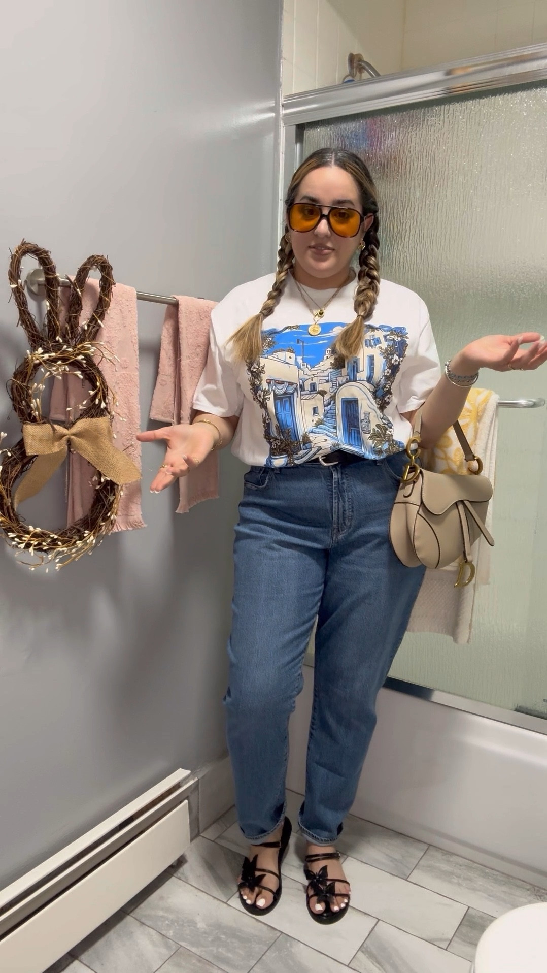 Loving this casual mom friendly ootd to go & run errands! What are your thoughts? Leave a comment⬇️ I wish you all an amazing Tuesday!💖💖💖

#LTKStyleTip #LTKFindsUnder50 #LTKVideo