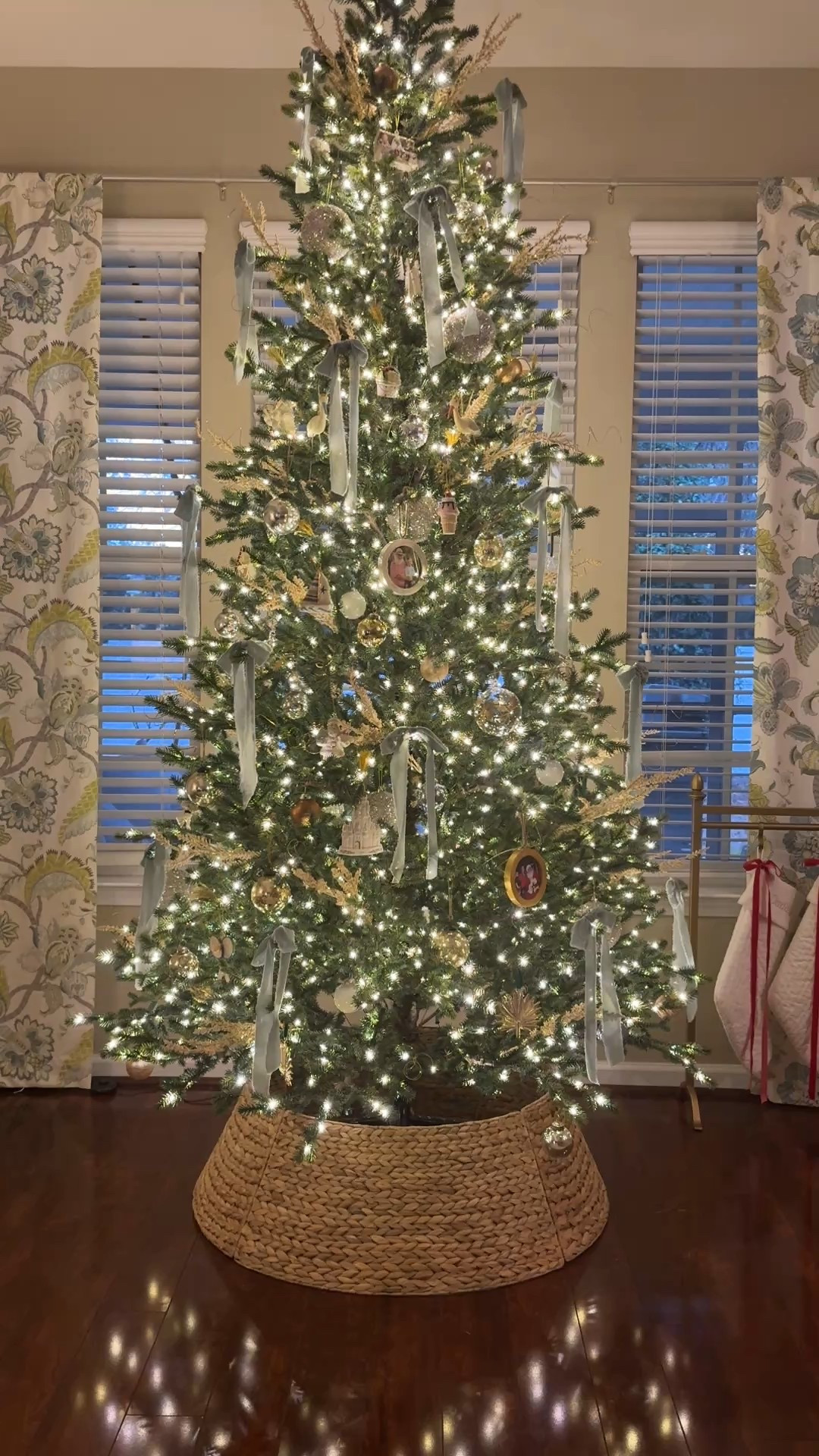 The viral Christmas tree doesn’t disappoint!! 🎄✨

#LTKSeasonal #LTKSaleAlert #LTKHoliday