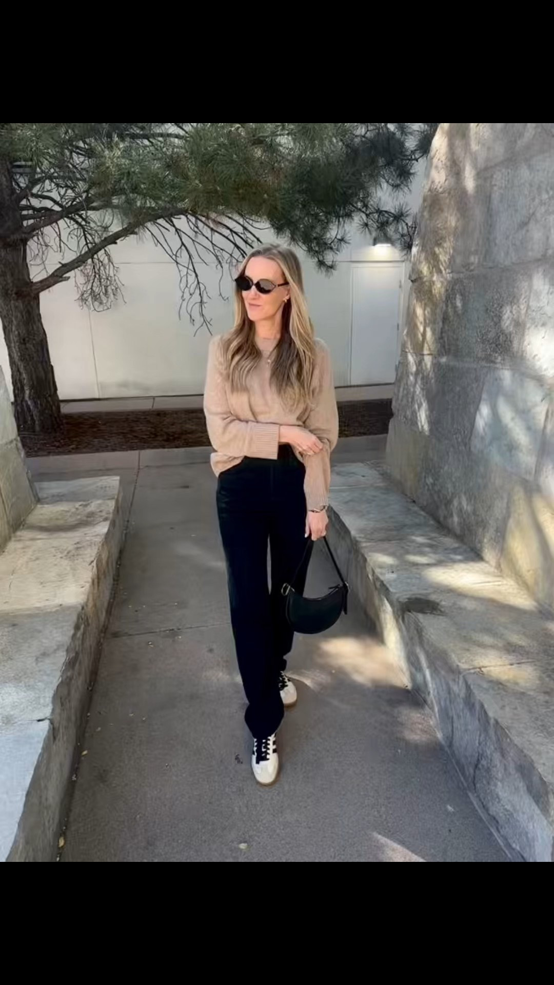 Effortless fall chic 🍂✨ Neutral sweaters, classic black jeans à la Zoe Kravitz, and retro sneakers = the ultimate celebrity off-duty look. This minimalist @onequince outfit blends casual luxe with timeless staples—think Jennifer Aniston’s cozy neutrals meets Dakota Johnson’s street style. #QuincePartner 