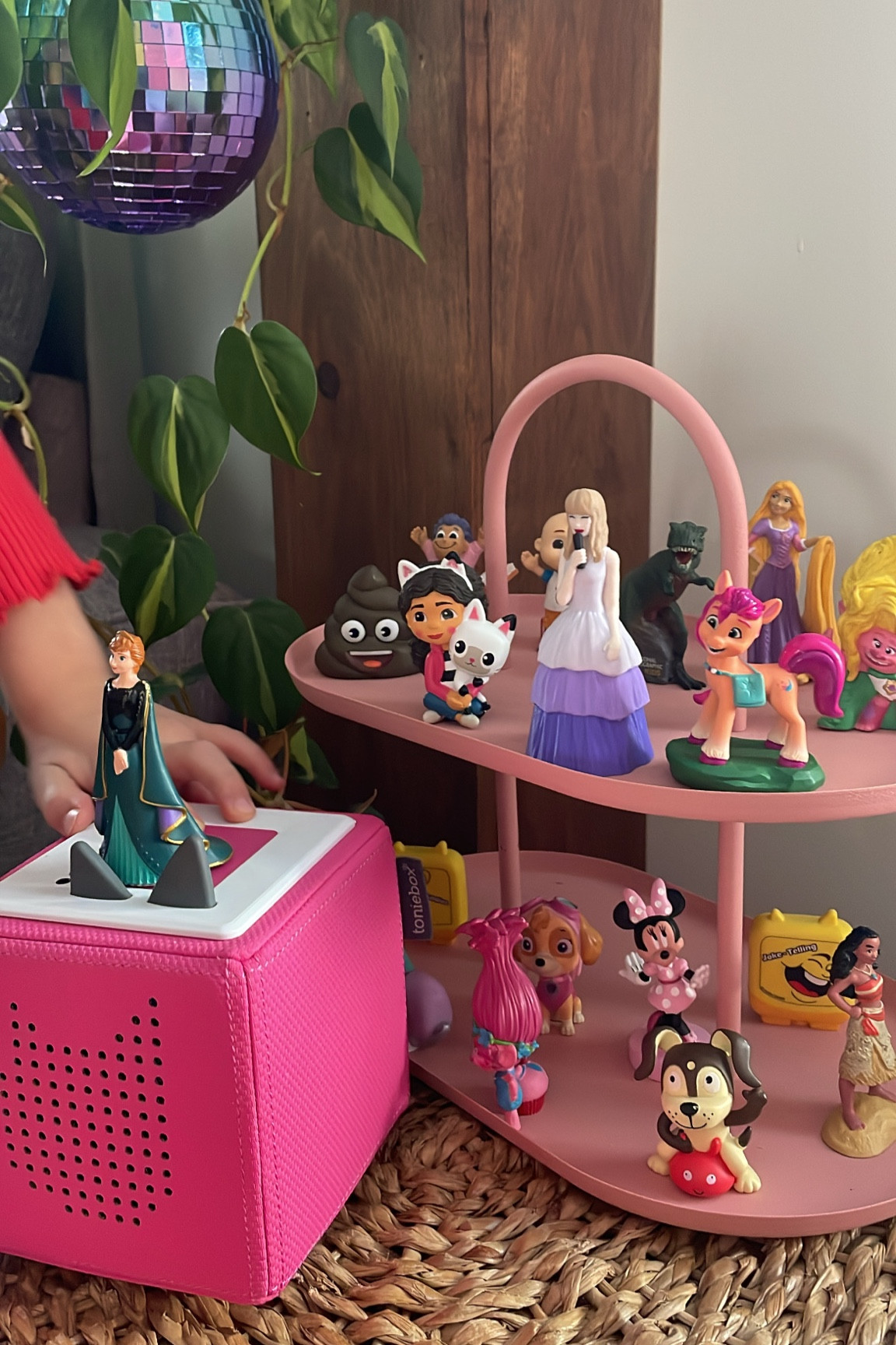 Tonie box! 

Best (screen free) kids entertainment 😁

#toniebox #kids #mom #momlife #momhack 

#LTKFindsUnder50 #LTKKids #LTKFamily