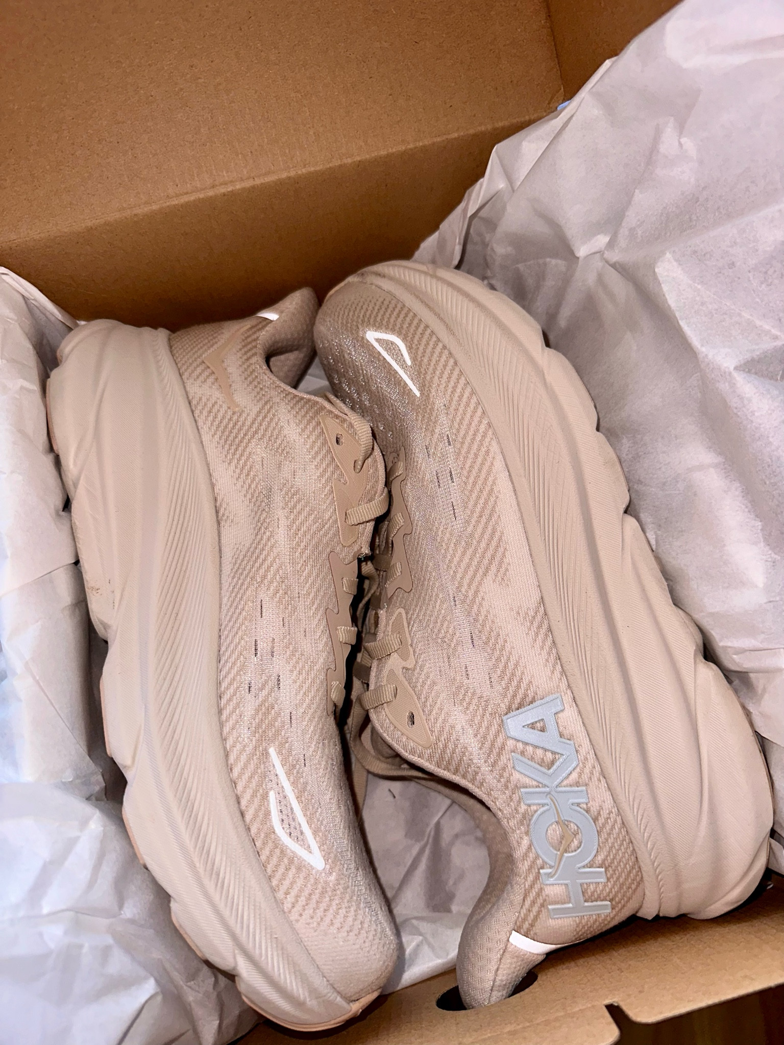 My new favorite sneakers!! So comfortable and lightweight, makes standing on my feet all day super easy ☺️👟

#LTKGiftGuide #LTKshoecrush #LTKstyletip