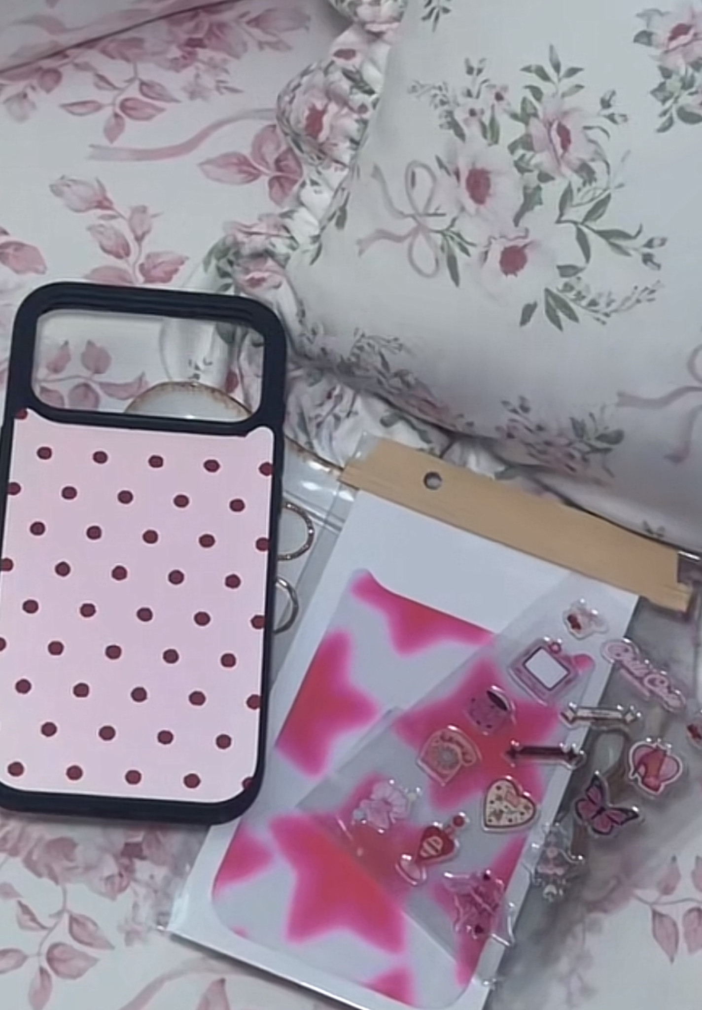 I’m obsessed with polka dots right now !! This case by Chili Case is my favorite. It has a sticker application which makes it easy to switch out! Which I love.💕 

#phonecase #iphonecase #amazonfinds #girlygirl #girlyaesthetic #girlythings #amazonfinds 

#LTKootd #LTKSeasonal #LTKTravel