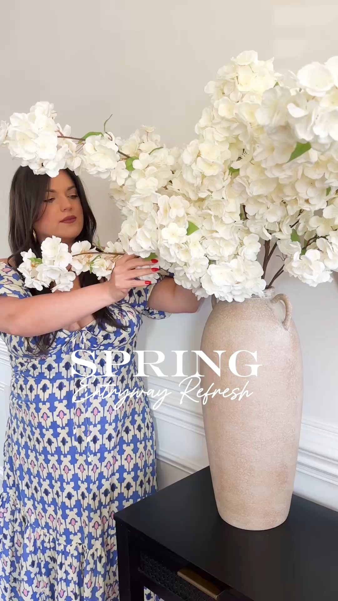 Spring Entryway Inspo 




Spring decor, entryway decor, spring entryway, entryway table, neutral decor, baskets , vase, white flowers, florals, round mirror, black console table

#LTKSeasonal #LTKSpringSale #LTKHome