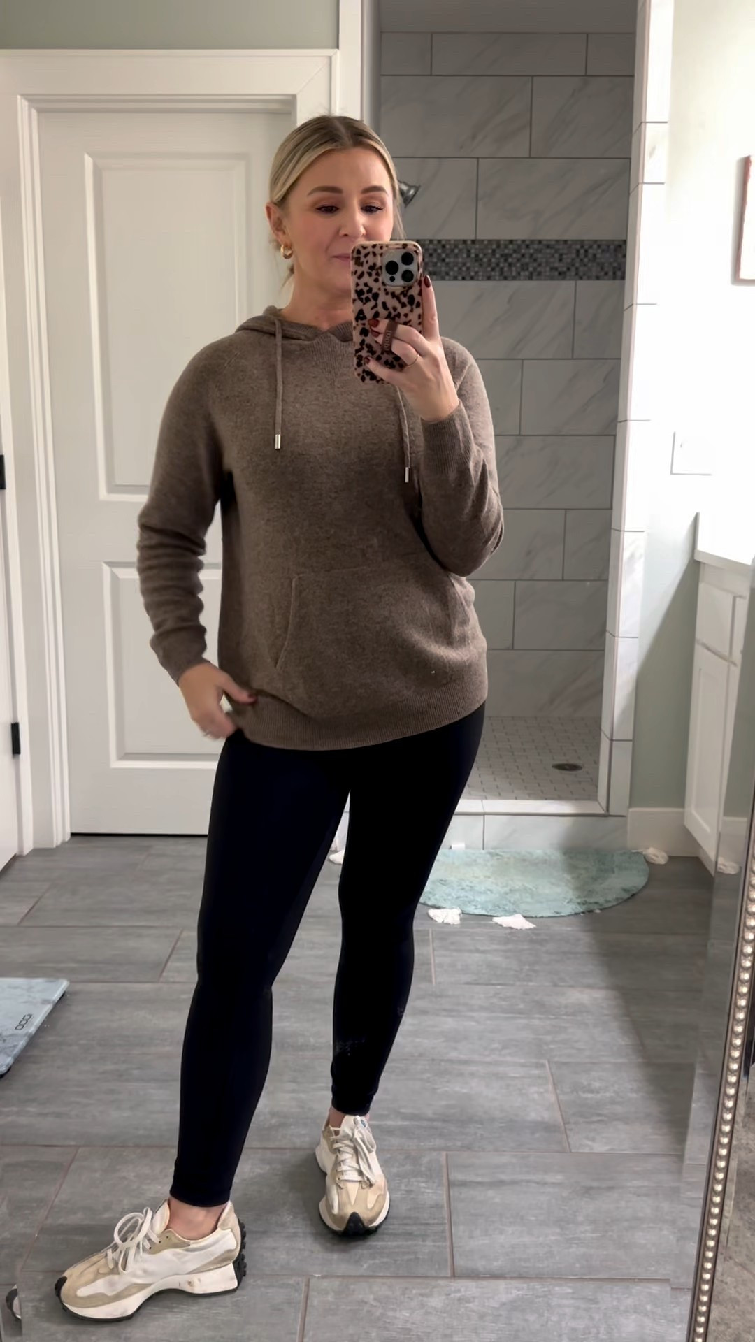 Athleisure outfit idea 

#LTKootd #LTKmomlife #LTKFindsUnder50
