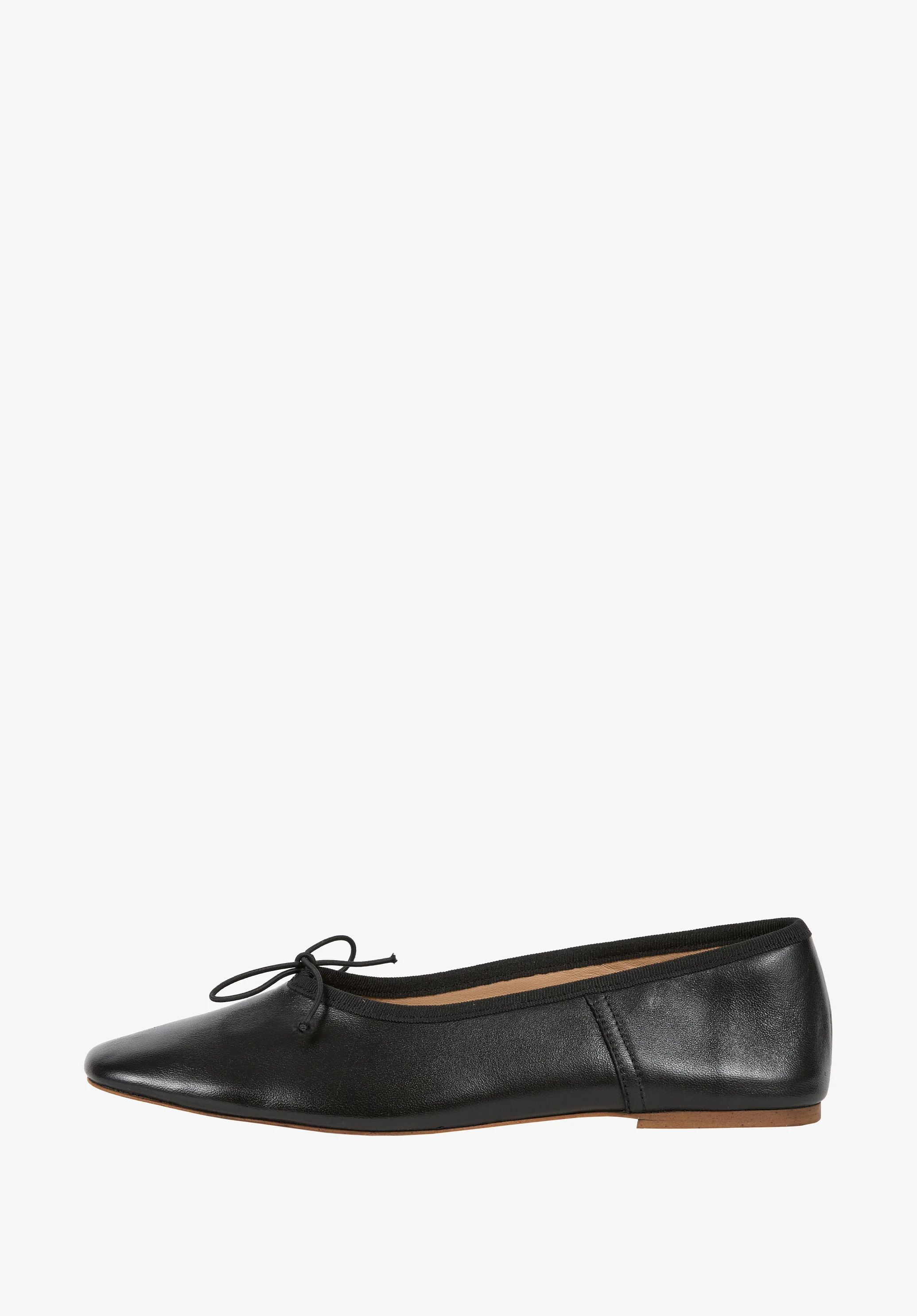 A. P.C. Cleo Ballet Flats - Ballet Flats in Smooth Leather US 7 Black | A.P.C. US