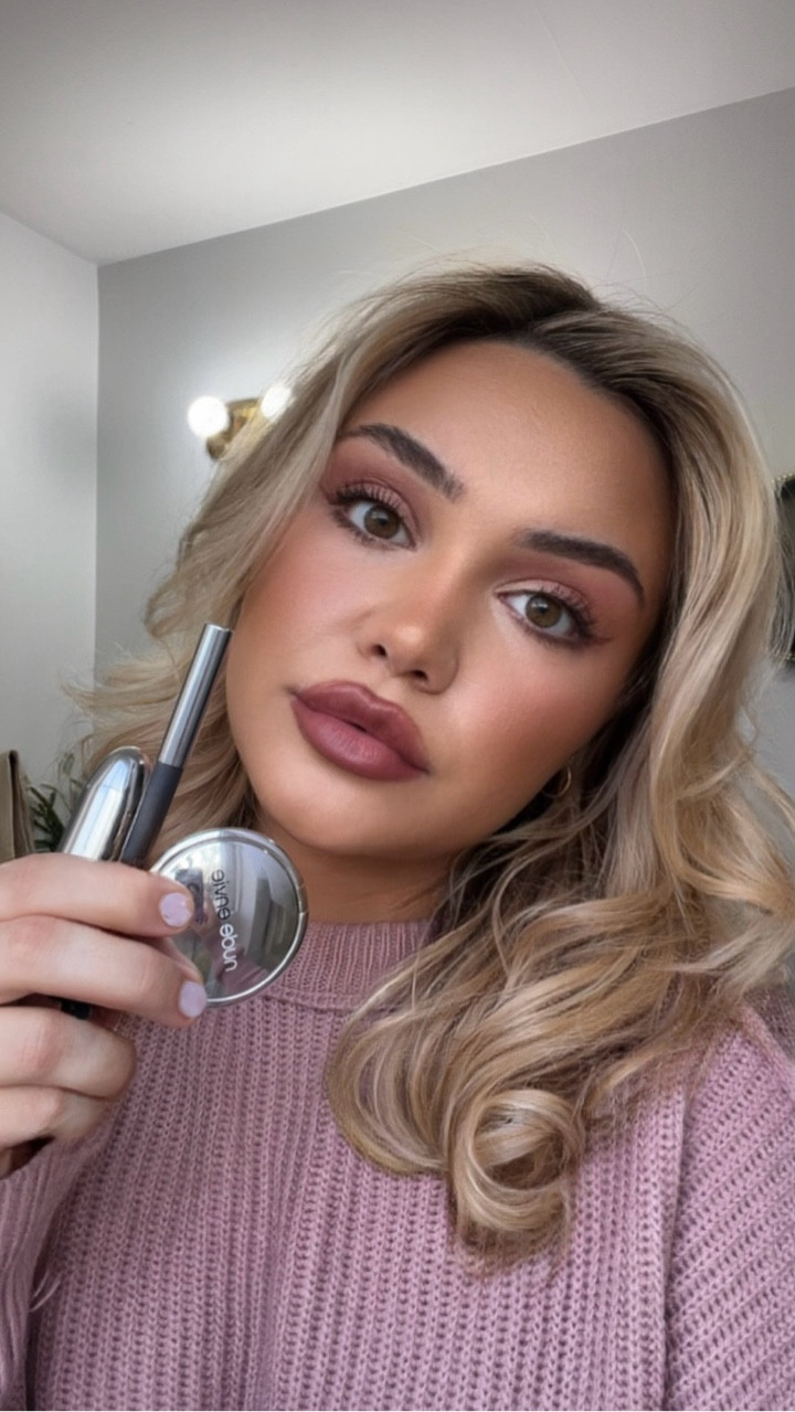 Okay I have 3 minutes, coffee in one hand, chaos everywhere—watch this ☕️✨
This is my kind of spring makeup: effortless, skin-first, and actually doable on busy mornings. Obsessed with how lightweight and natural everything from @nudeenvie feels while still making me look awake and put together. Nude, but better. #nudeenvie

#LTKmomlife #LTKmorningroutine #LTKgrwm