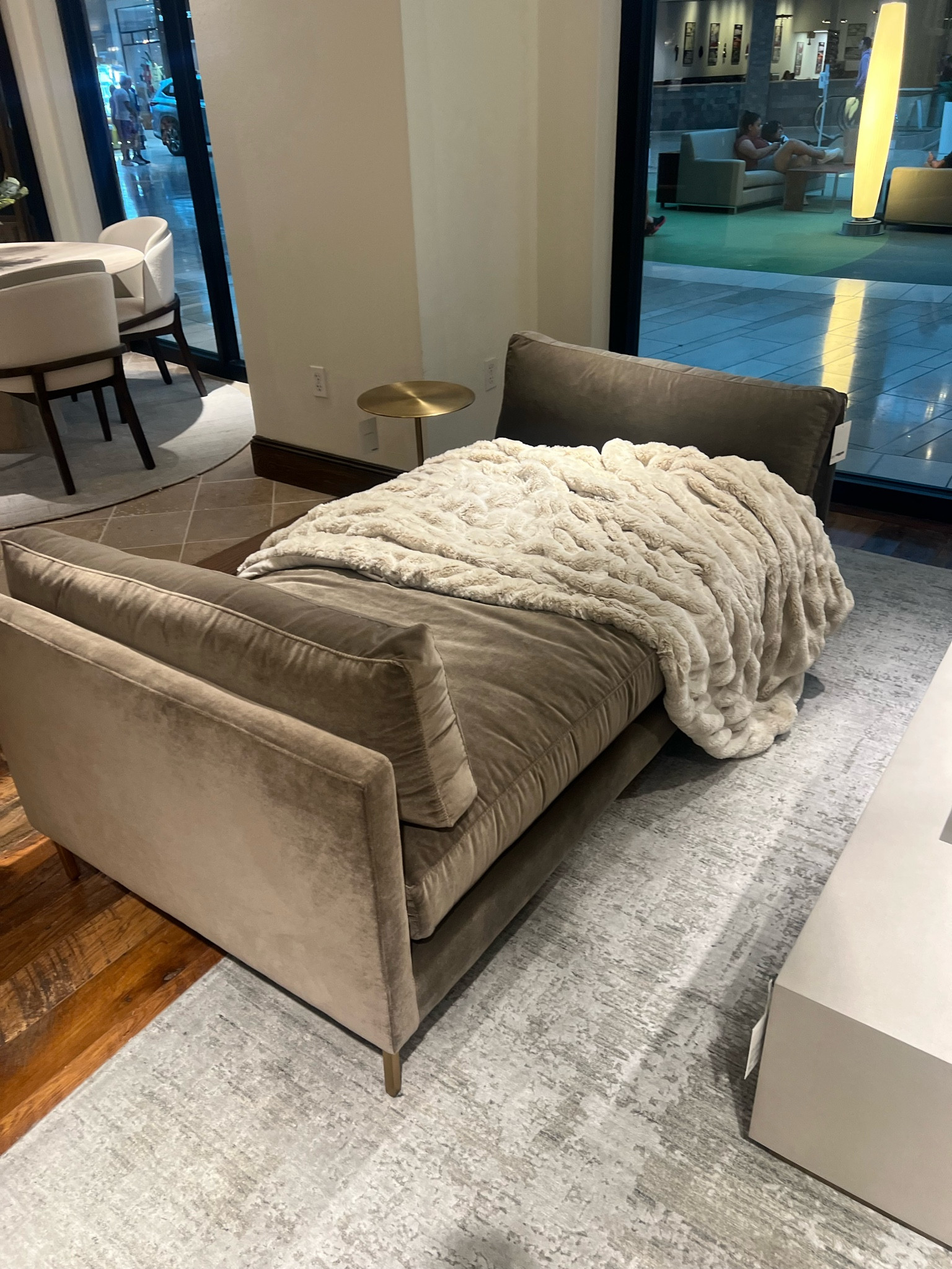 Love seat  / day bed / living room /
Blanket 

#LTKsalealert #LTKCyberWeek #LTKhome