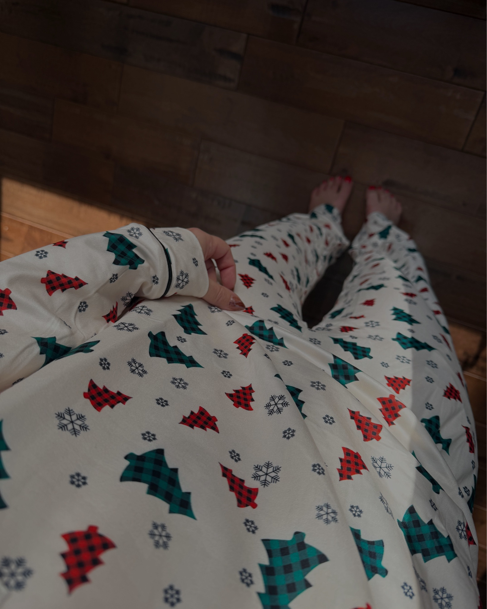 So comfy! And less than $20 a set? I ordered a size medium and I’m glad I did!


#LTKFindsUnder50 #LTKHoliday #LTKSeasonal