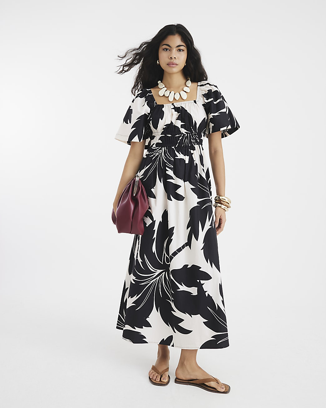 Black Short Sleeve Printed Shirred Midi Dress | River Island UK & IE