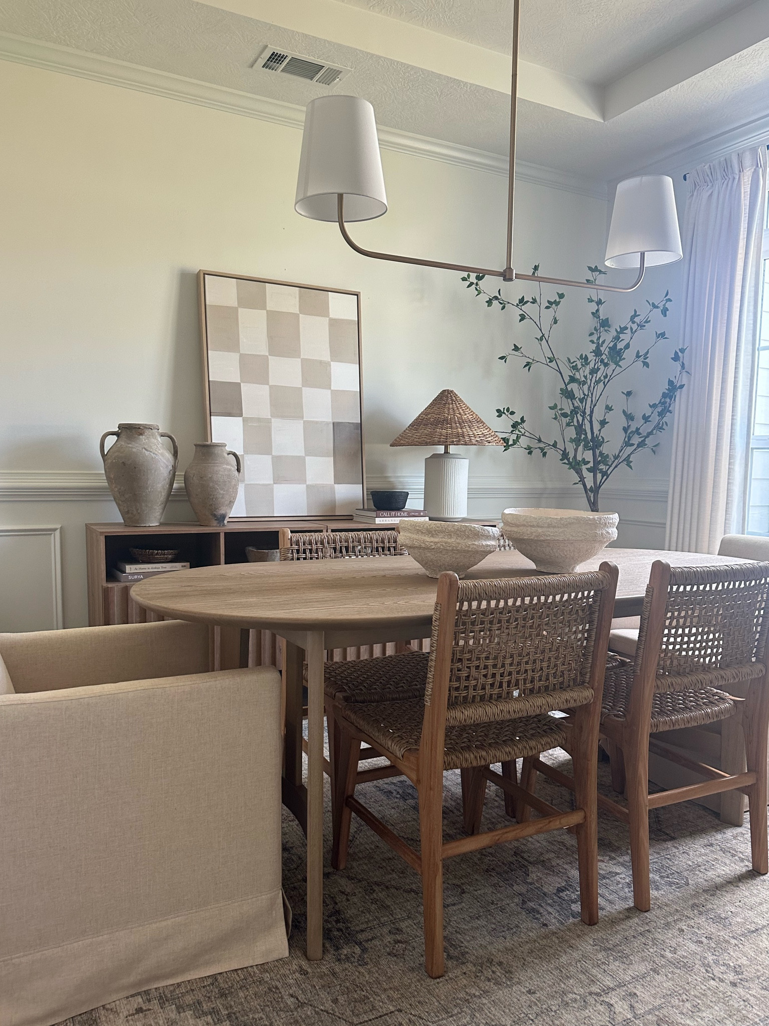 Dining room!
Organic modern dining room 
#diningroom #dining #diningroominspiration #homedecor #decorstyling #diningtable #pendantlights 

#LTKhome