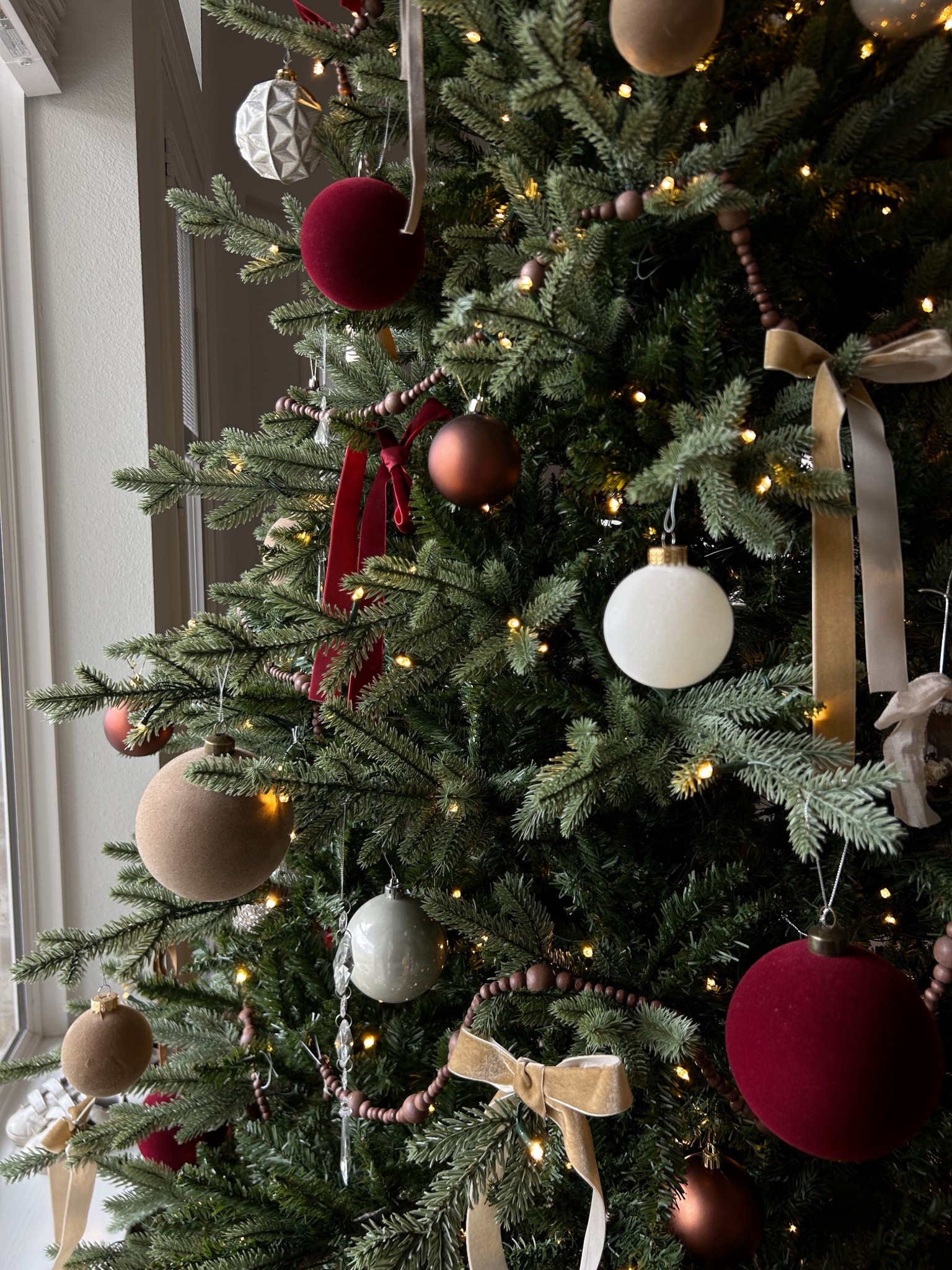 Happy December 1st 🎄🎁🎅🏼🥂✨

#christmasdecor #december1st #cozychristmas #amazonchristmas #christmasathome 

#LTKFindsUnder50 #LTKHome #LTKHoliday