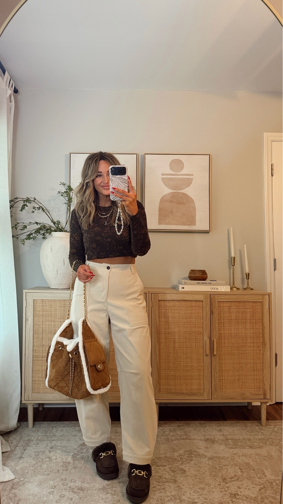 40% off with LEANN40 if expired use code LEANN35 cute, comfy outfit perfect for running errands! size S top, size M cargos (these run big) the shoes are so comfy!!! love them! fall outfits @VICI

#LTKootd