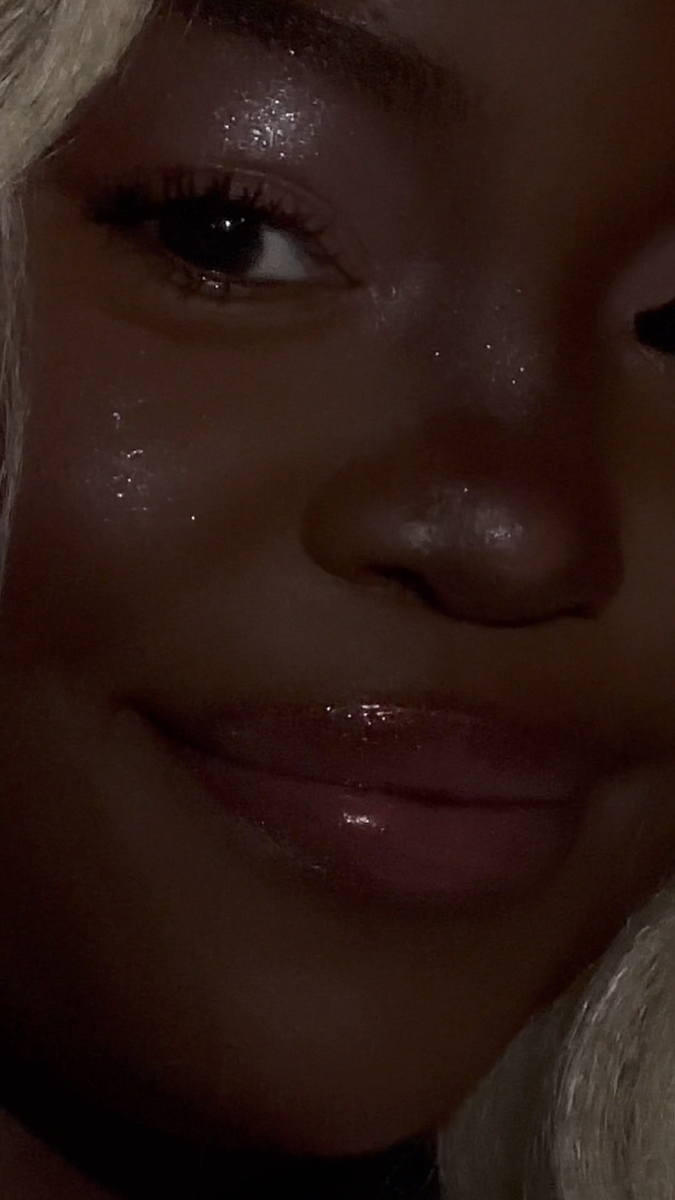 My favourite all over glitter! Perfect for eyeshadow and highlighting! I can only hope Fenty brings back this limited gloss bomb shade again this year! 😍