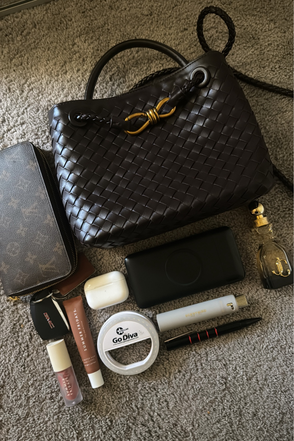 Daily essentials what’s in my pursee

#LTKFindsUnder50 #LTKItBag #LTKStyleTip