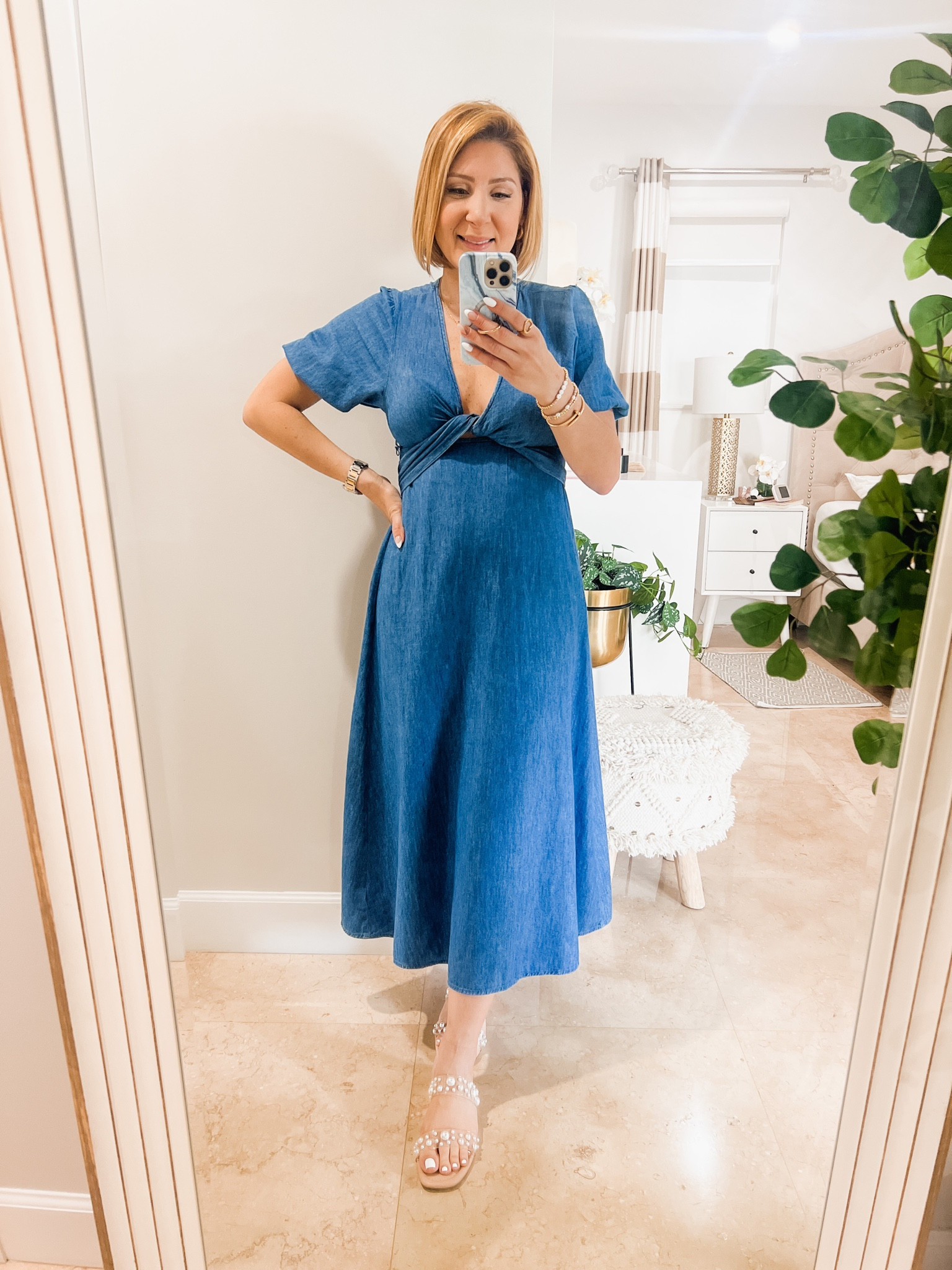 Old Navy denim twist front midi dress

Wearing size: Small Petite 