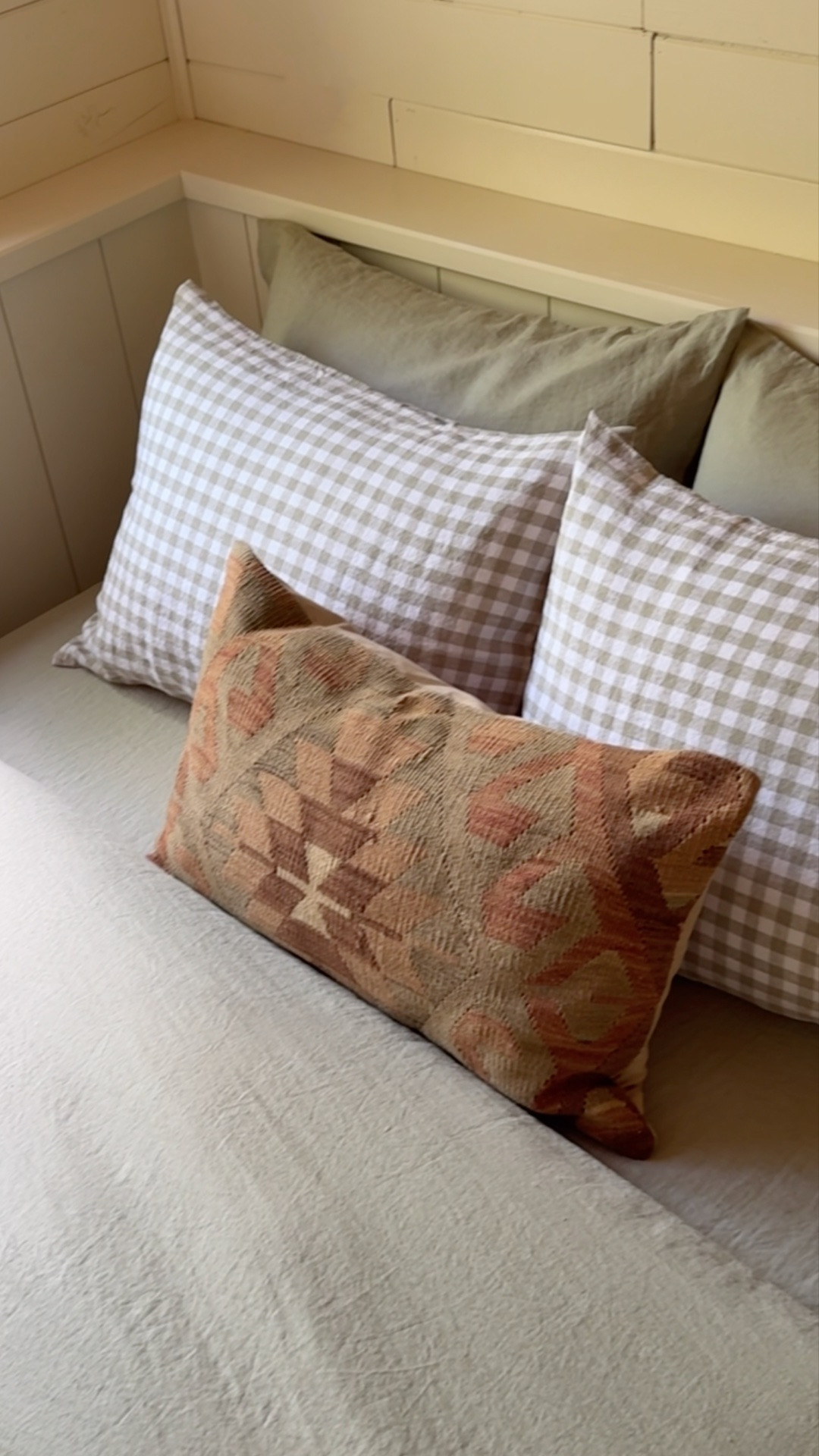 The bedding set I use on EVERY bed these days...

#LTKHome