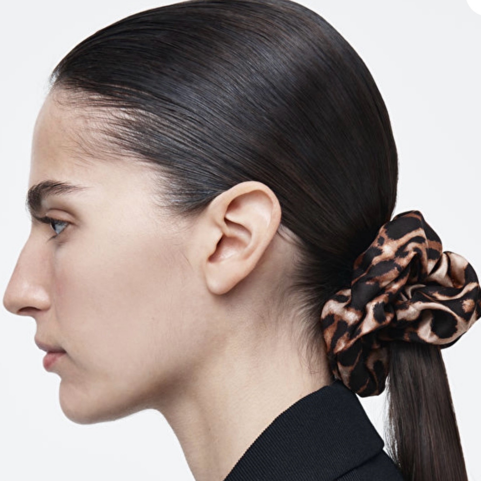 A good large size scrunchie. 

Leopardprint but make it classy 

#LTKover50style #LTKstyletip #LTKuk