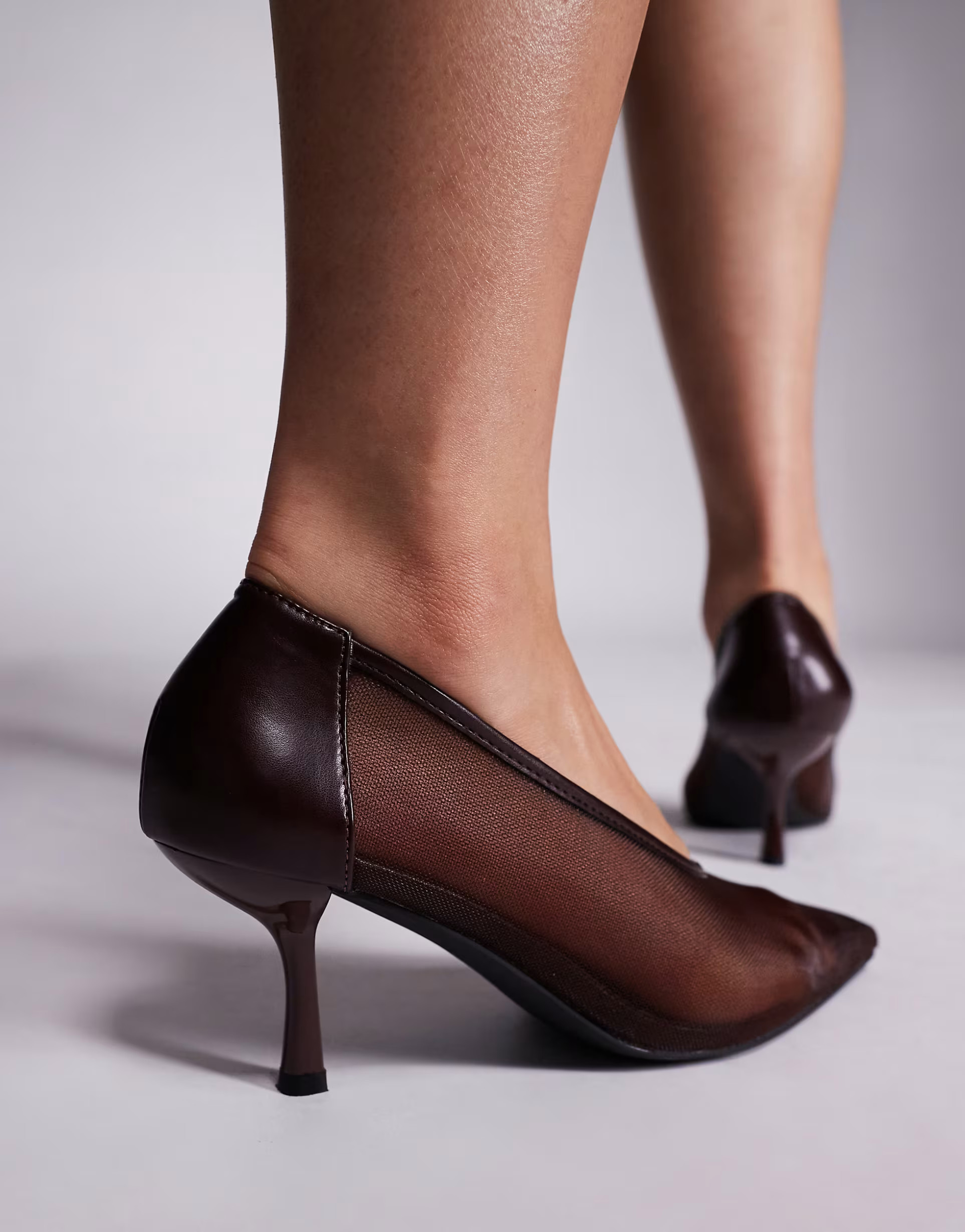 Public Desire - Dua - Hakken met hoge voorkant van mesh in chocoladebruin | ASOS (Global)