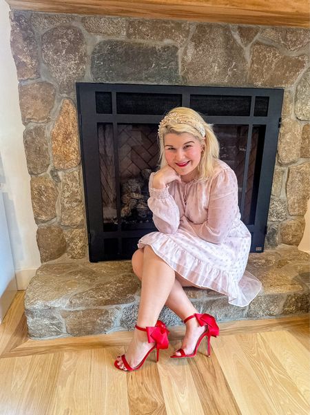 Pretty in pink.

I love a good pink dress. While this one is sold out, I linked similar and of course these heels which are perfect for Valentine’s Day!

#LTKshoecrush #LTKSeasonal #LTKGiftGuide