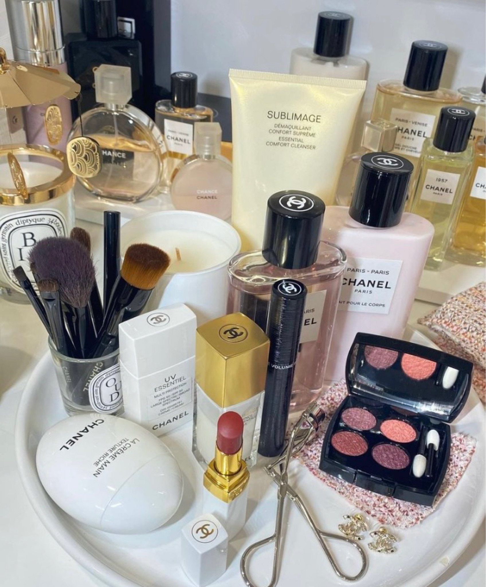 Clean girl Christmas list, lip gloss, Dior makeup, skincare organization, parfume collection aesthetic, dior lip oil, girly aesthetic, lip glos aesthetic, girly things, dior makeup aesthetic, kiko lipgloss, what’s in my makeup bag, makeup needs, preppy skincare products, makeup products, clean girl essentials, good makeup products, coquette makeup products, pink that girl aesthetic, clean girl hair, bag essentials everyday, vanilla girl, girly things aesthetic, pink vibes, makeup collection goals, luxury makeup, kiko Milano, Miss Dior, Lip oil, Body care collection, Aesthetic shower products, Vanilla girl aesthetic, Feminine, care tips, Body mists

#LTKSeasonal #LTKFind #LTKbeauty