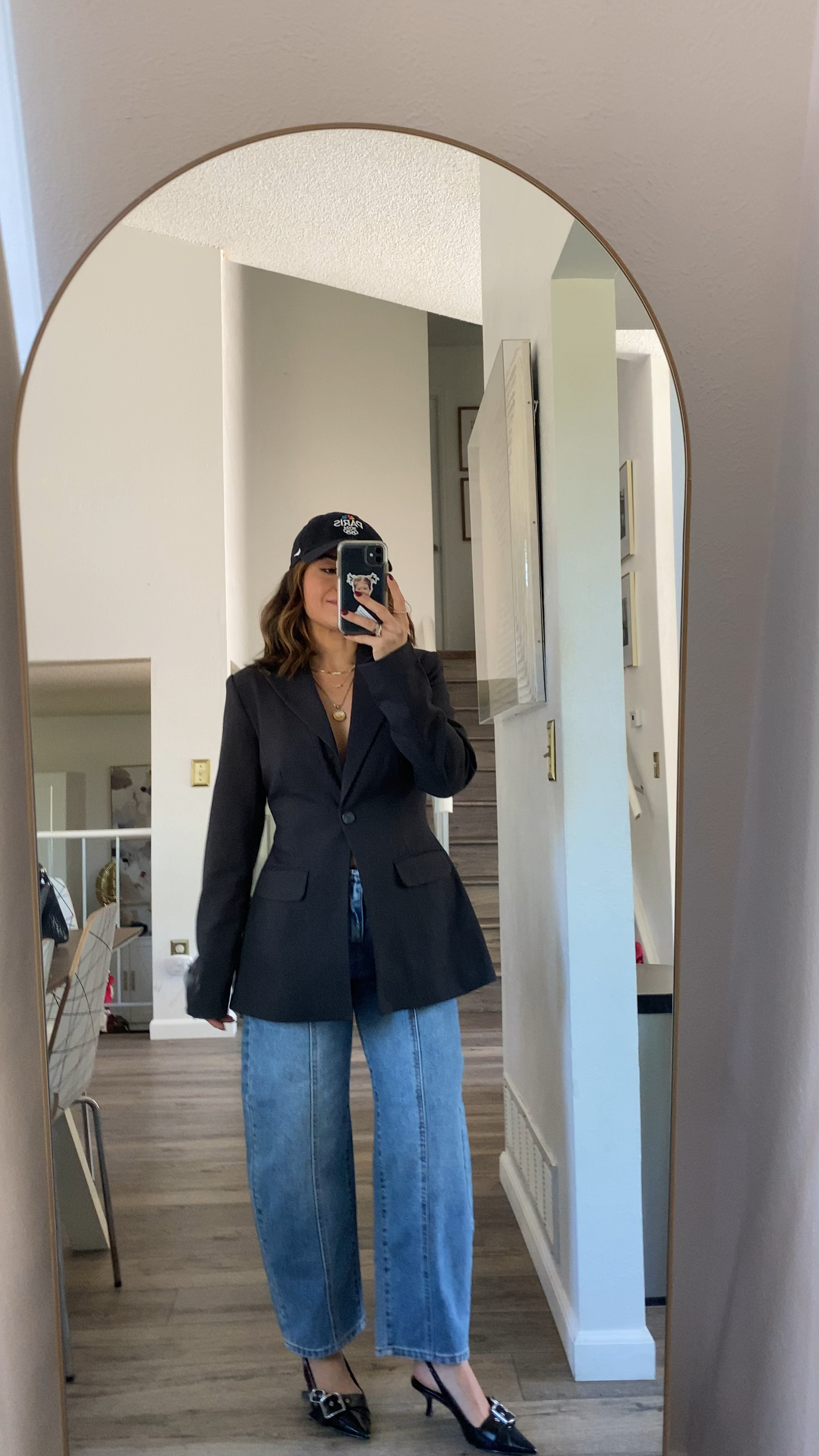 Ok girls! I found the perfect pair of barrel jeans!! They are so flattering and fit tts. Love this style via Target! Take 20% off my jeans and blazer right now!!

Blazer size xs
Jeans size 0

#LTKSaleAlert #LTKSeasonal #LTKFindsUnder50