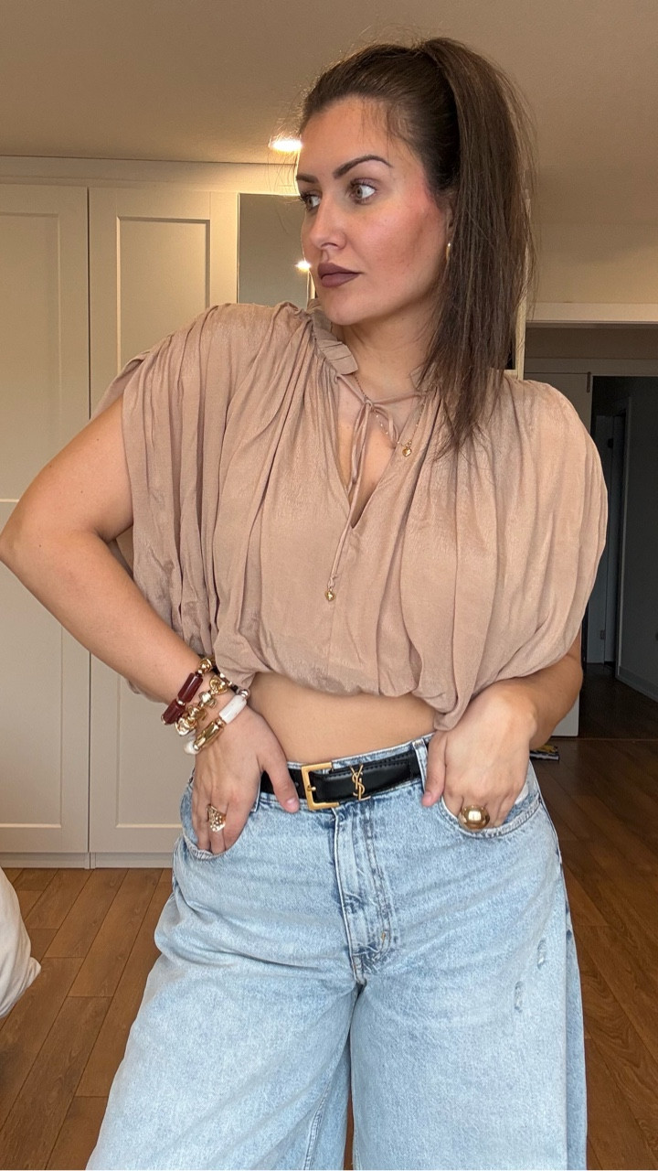 Let’s see a size 12 mom from Canada try this trend… oh wait 💁‍♀️

Style doesn’t have a size, an age, or a rulebook. Wearing what I love, period.

#MidsizeStyle #MidsizeFashion #MomStyle #Size12 #Canadian