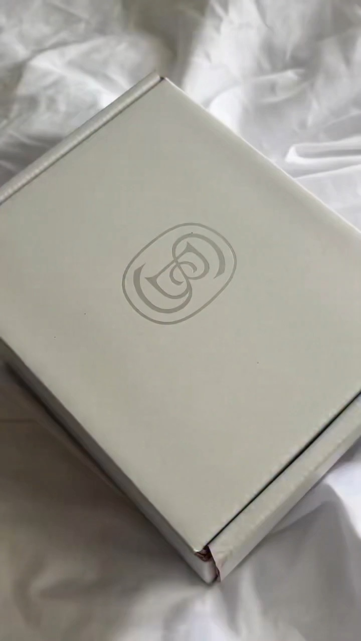 ✨ What if your skincare arrived before it even goes viral? 😍
I’m honestly obsessed with my latest @seoulbeautyclub box — it feels like a curated K-beauty experience delivered straight from Korea 🇰🇷✨
Everything inside is full-size, high-quality, and actually useful (no random fillers 🙌). The products are so gentle, hydrating, and perfect for that fresh, glowy skin we all love 💧
What I got in my box:
💚 @baegayul_skincare @baegayul.global Moisture Balancing Cream
💚 @drceuracle_global Hydra Barrier Sunscreen (SPF 50)
💚 @coringco_official Peach Whipping Tone Up Cream
💚 @coringco_official Pink Collagen Power Eyelash Serum
💚 @epii_global New Skin Toner
I’ve already started using a few of these and my skin feels so smooth, hydrated, and fresh 🤍
Thank you so much @seoulbeautyclub for sending me this incredible box — I’m truly in love with everything! ✨
If you love discovering new skincare before everyone else… this is your sign 😍
💌 Save this post for later
💬 Comment “GLOW” and I’ll share my favorites
👉 Follow @alinaantman_nyc for more beauty finds & honest reviews
#kbeauty #skincareobsessed #beautyfinds #glowingskin #skincareroutine seoulbeautyclub beautyinfluencer