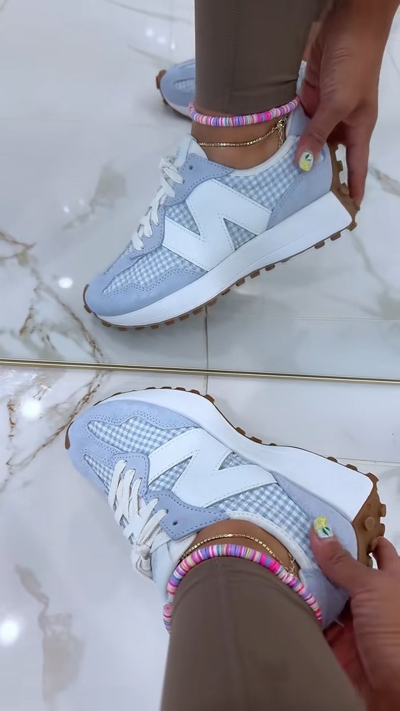 🔥BACK IN STOCK!! Blue gingham New Balance 327s!! 


#newbalance
#newbalance327 #runningshoes