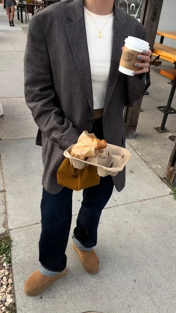 first day of fall outfit inspo 
blazer: dad’s old blazer (linked similar)
denim: zara (linked similar)
#falloutfit #oversizedblazer #ltkstyle

#LTKVideo #LTKSeasonal