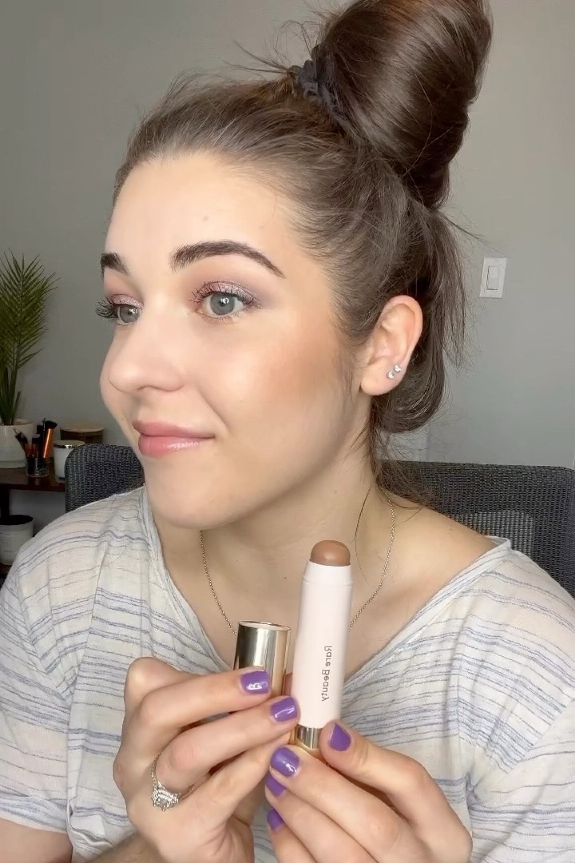 @rarebeauty bronzer, I finally tried it! I’m using the shade happy sol. It’s a really fun product and a great shade! 

-
The copyright to this content (video, photo, caption, and all related media) belongs solely to @beauty_demos. Any form of usage without my explicit permission is an infringement of those rights. Tags and hashtags do not denote permission. 
-
#ilovemakeup #beauty #cleangirlmakeup #cleanbeauty #makeupenthusiast #beautycommunity #makeuplover #panningcommunity #bronzerdemo #bronzer #rarebeauty #happysol #bronzerswatch #nontoxicliving #creambronzer #bronzerstick

#LTKBeauty