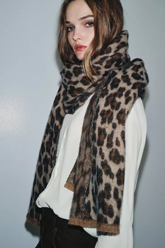 JACQUARD ANIMAL PRINT SCARF | Zara US