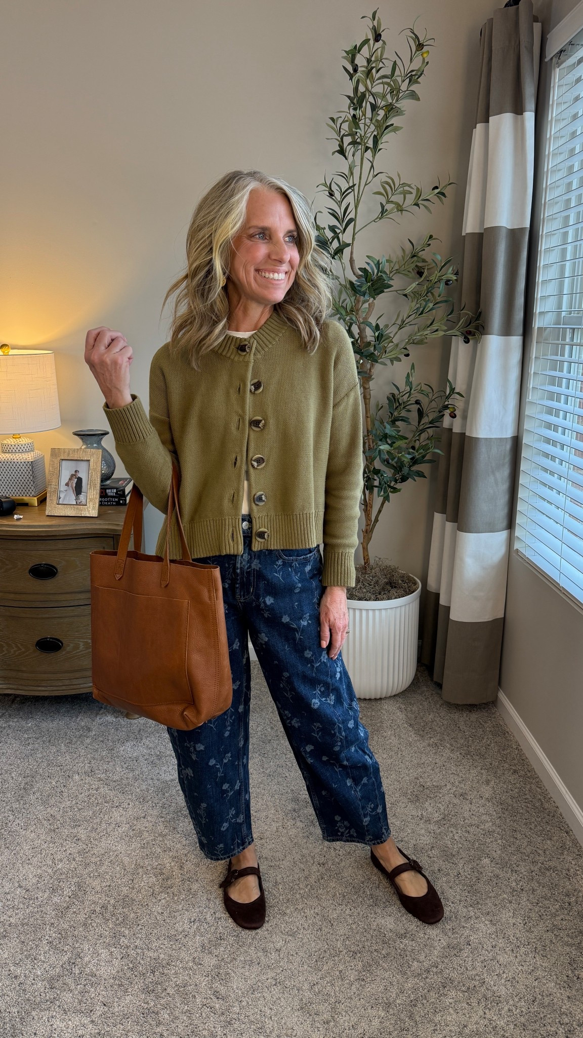 Stop what you’re doing and order these jeans. Wearing size 2 

#LTKOver40 #LTKSaleAlert