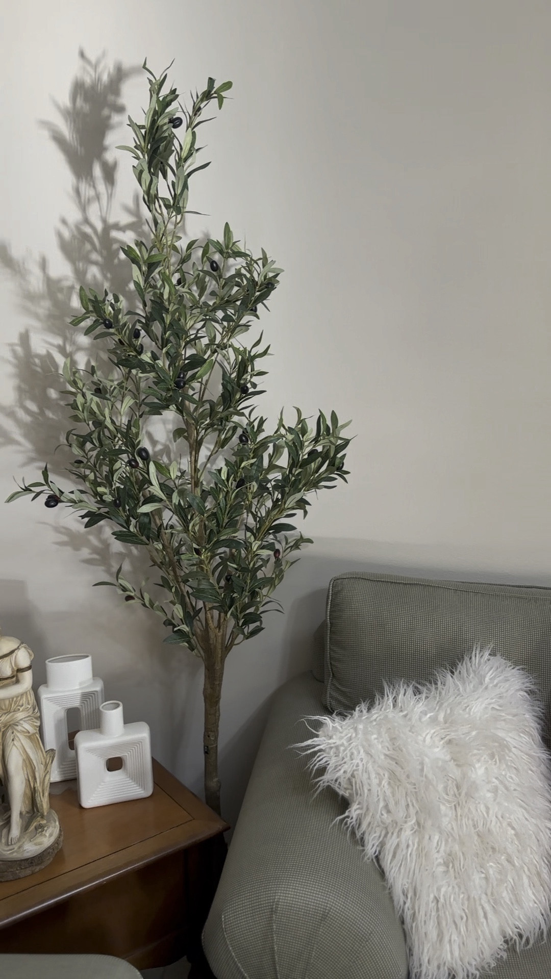 I am loving my new Faux Indoor Olive Tree. Adds so much class and character to any indoor decor.

Home decor
Home decorating 
Home design 
Indoor decor
Gifts 


#LTKhome #LTKstyletip #LTKGiftGuide